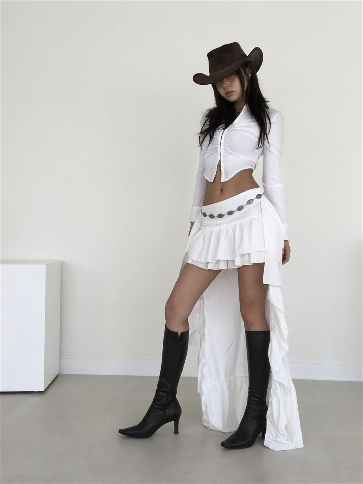 Kuyruk Detaylı Beyaz Etek