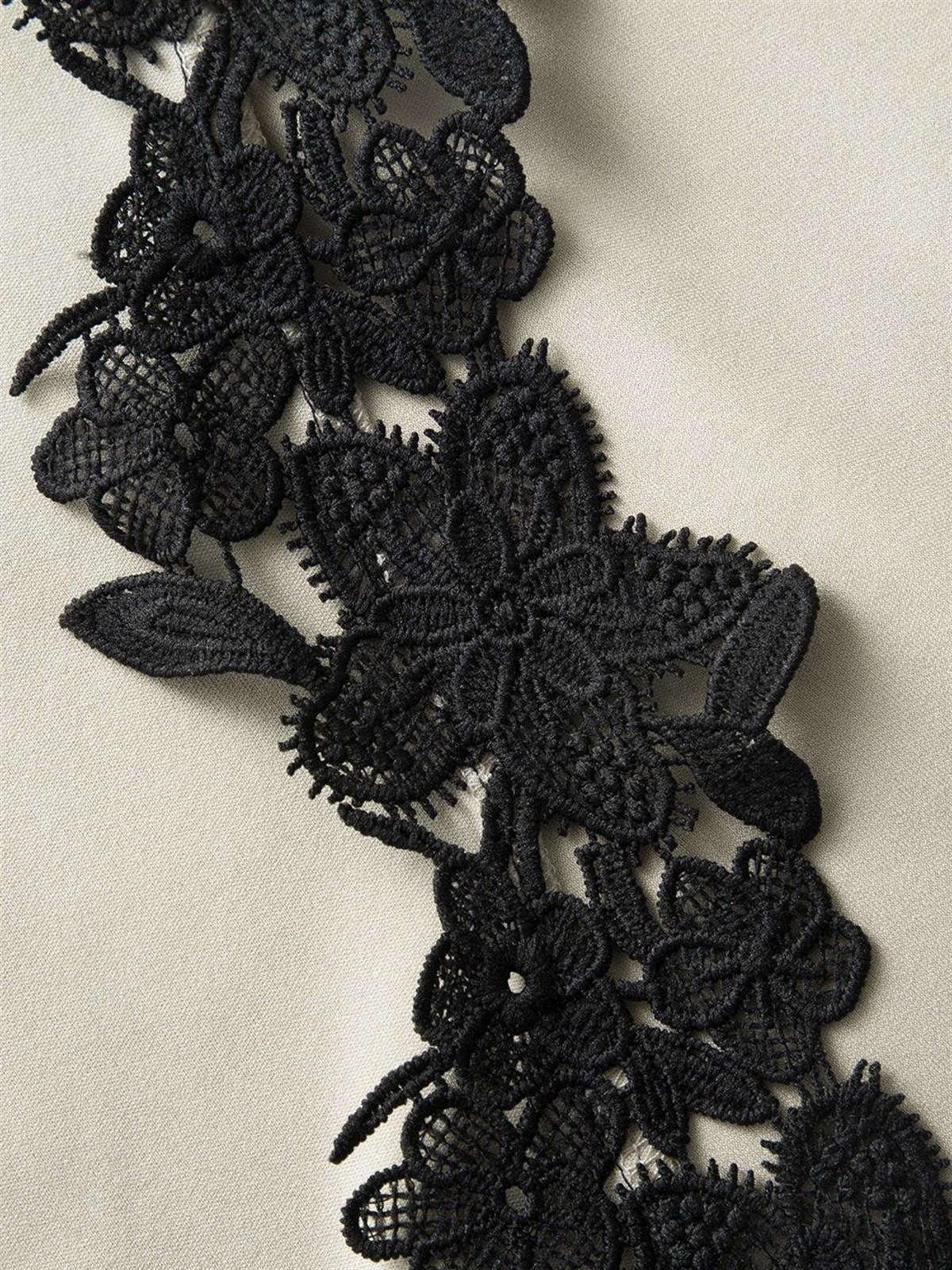 Dantel Detaylı Asimetrik Elbise