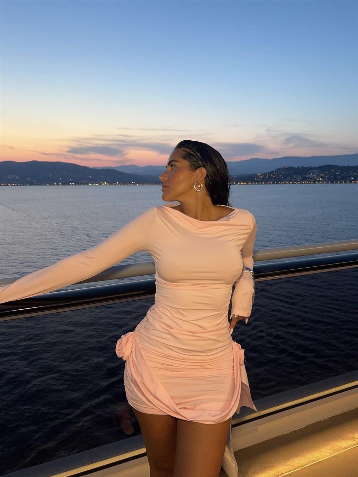 Lona Gül Detaylı Mini Elbise