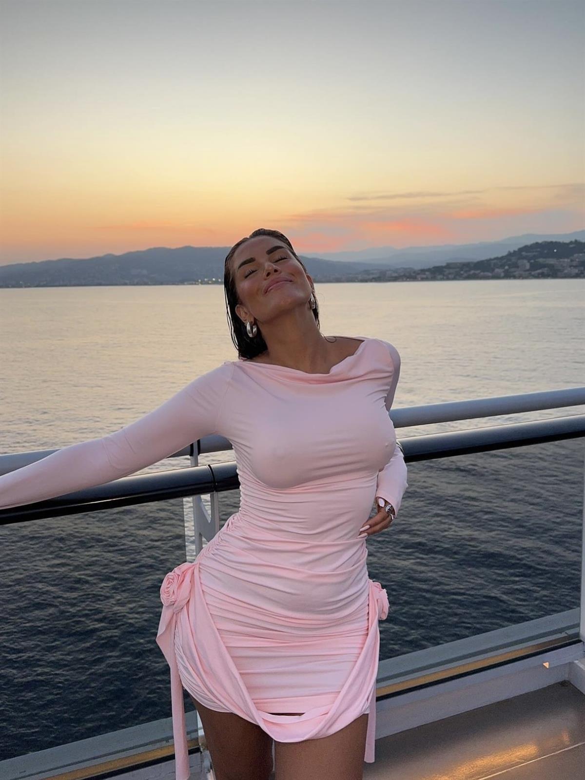 Lona Gül Detaylı Mini Elbise