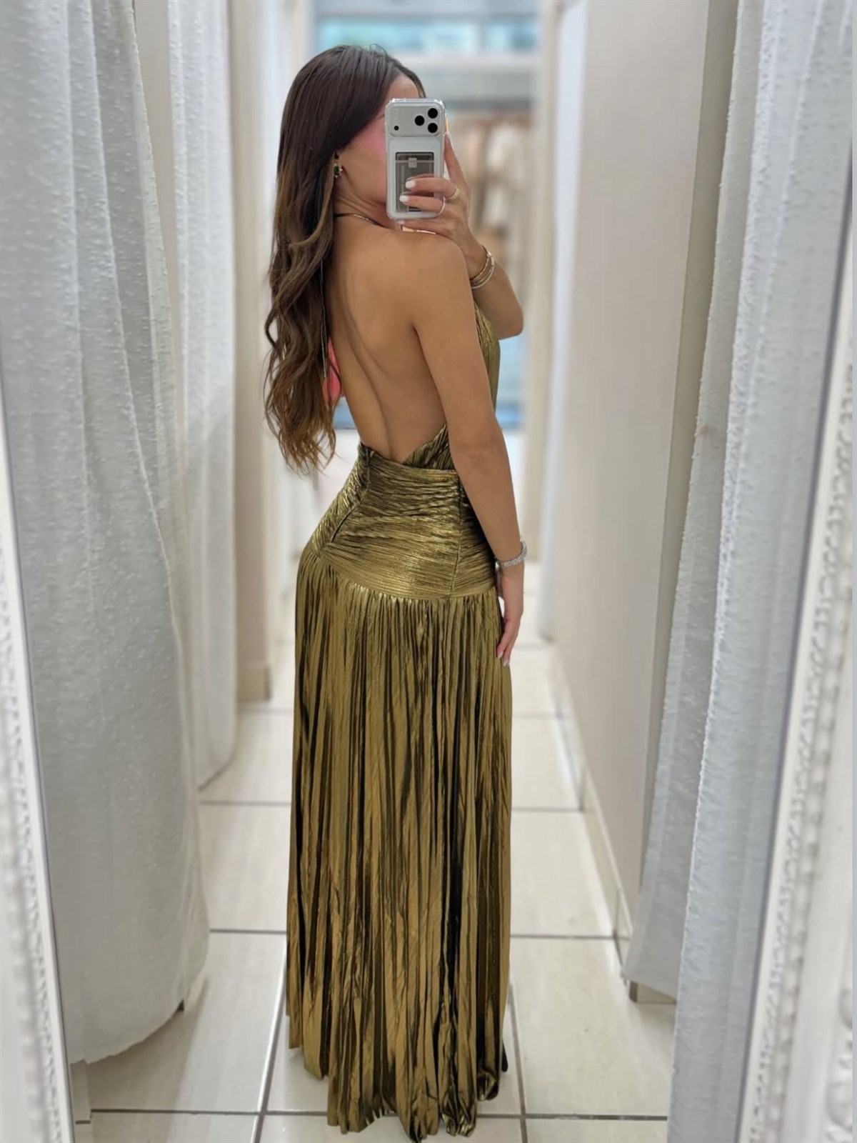 Metalik Dokulu Halter Yaka Yırtmaçlı Uzun Elbise - Gold