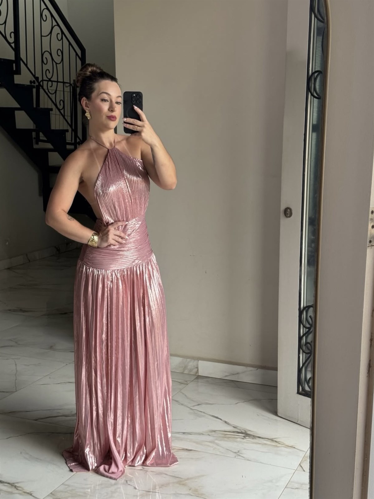 Metalik Dokulu Halter Yaka Yırtmaçlı Uzun Elbise - Pembe