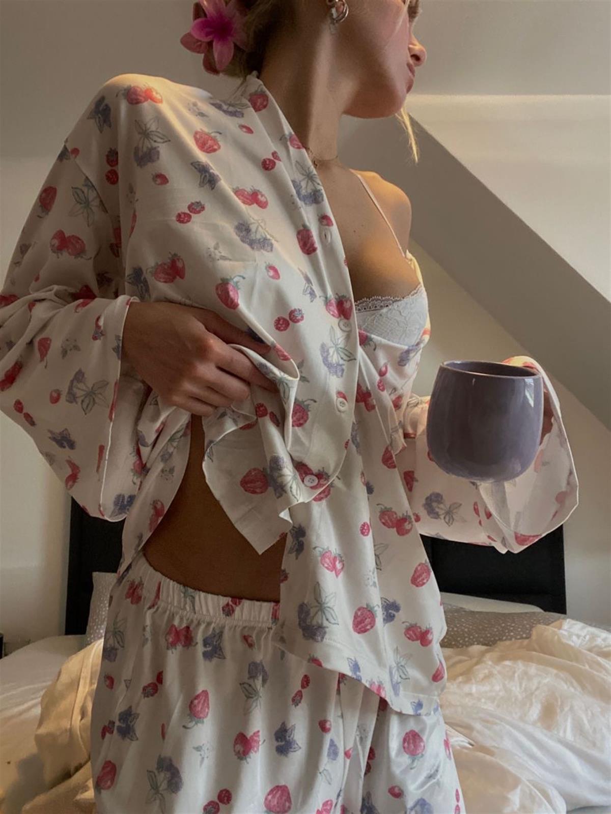 Meyve Desenli Uzun Kollu Beyaz Pijama Takımı