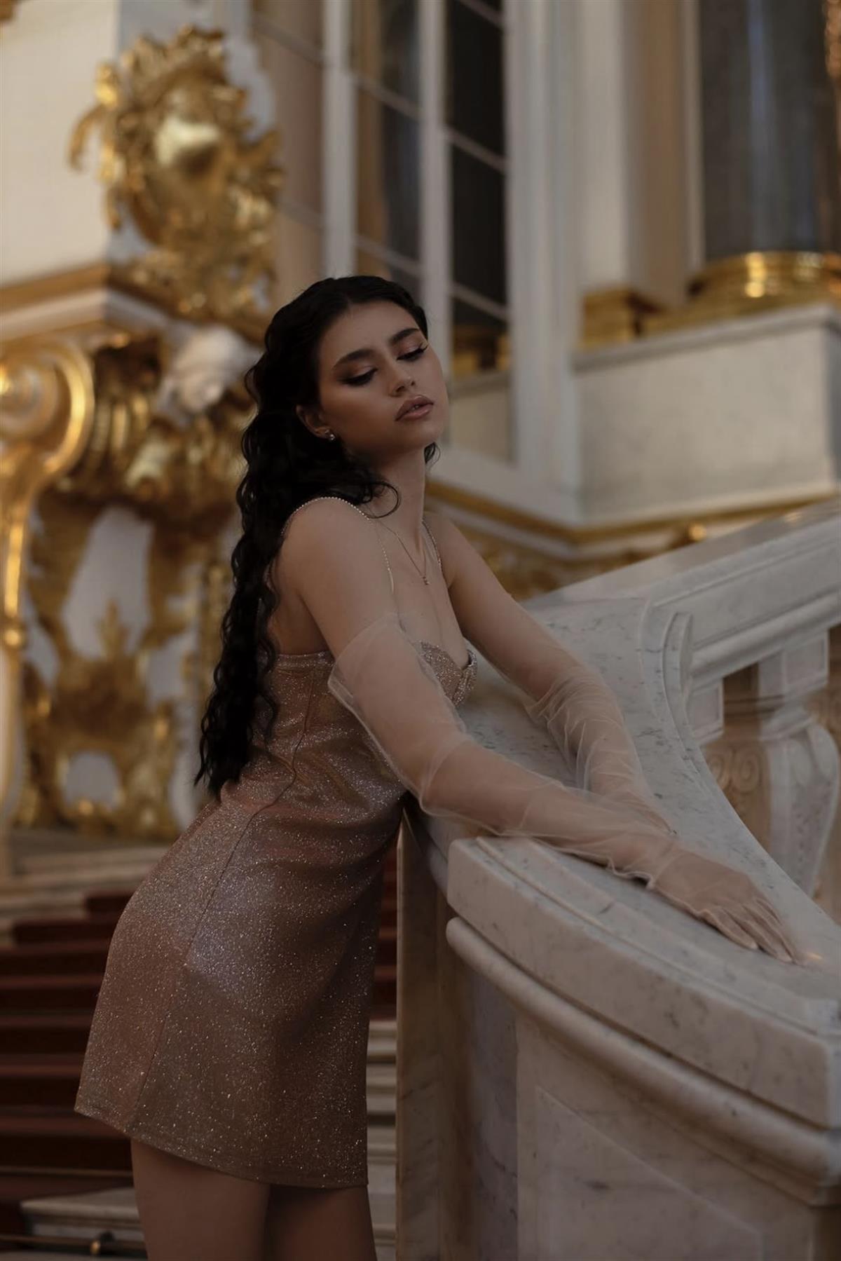 Parıltılı Mini Askılı Elbise