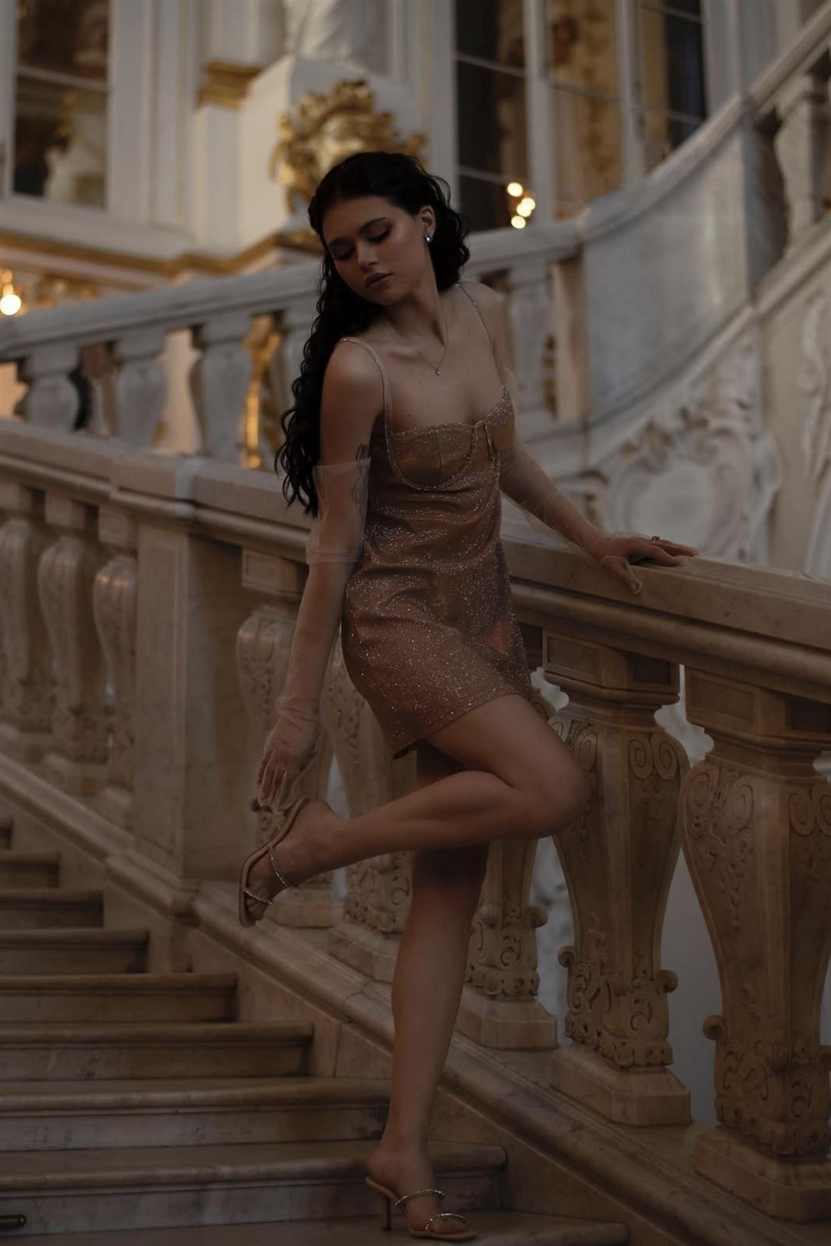 Parıltılı Mini Askılı Elbise