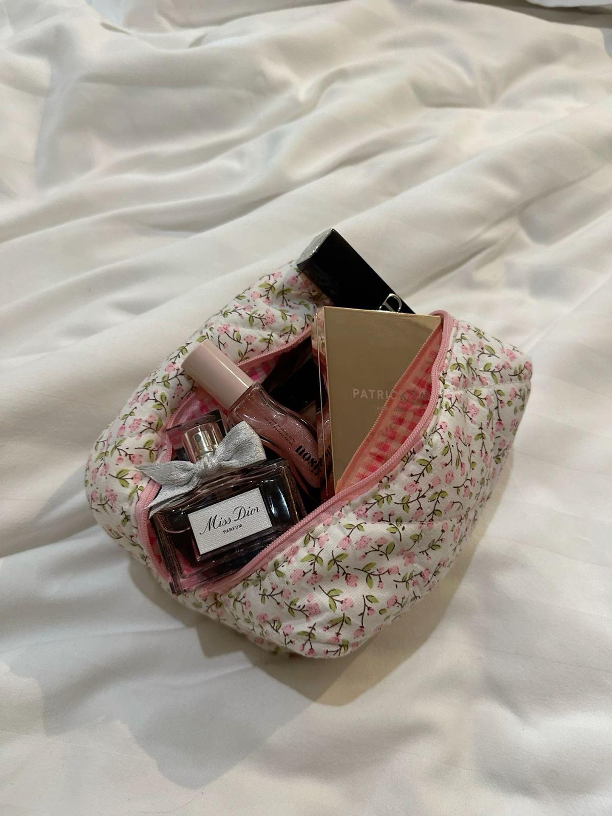 Pembe Çiçek Desenli Küçük Boy Makyaj Çantası