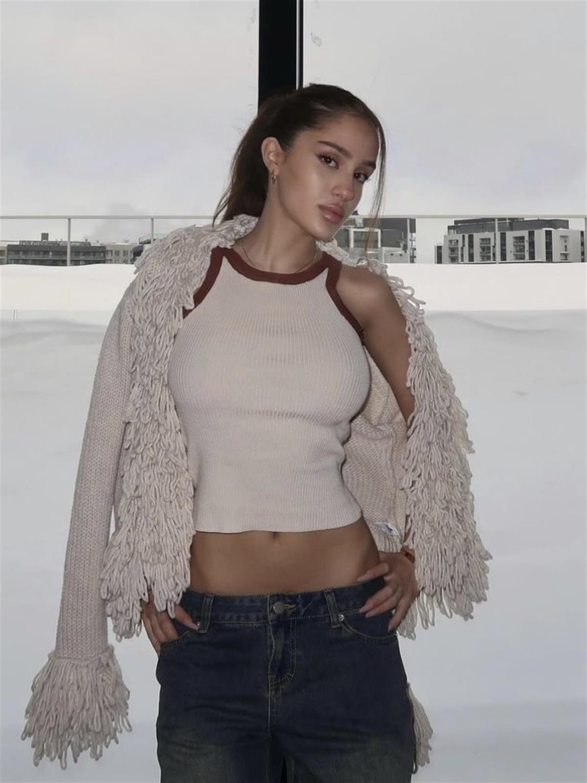 PÜSKÜL DETAYLI UZUN KOLLU HIRKA