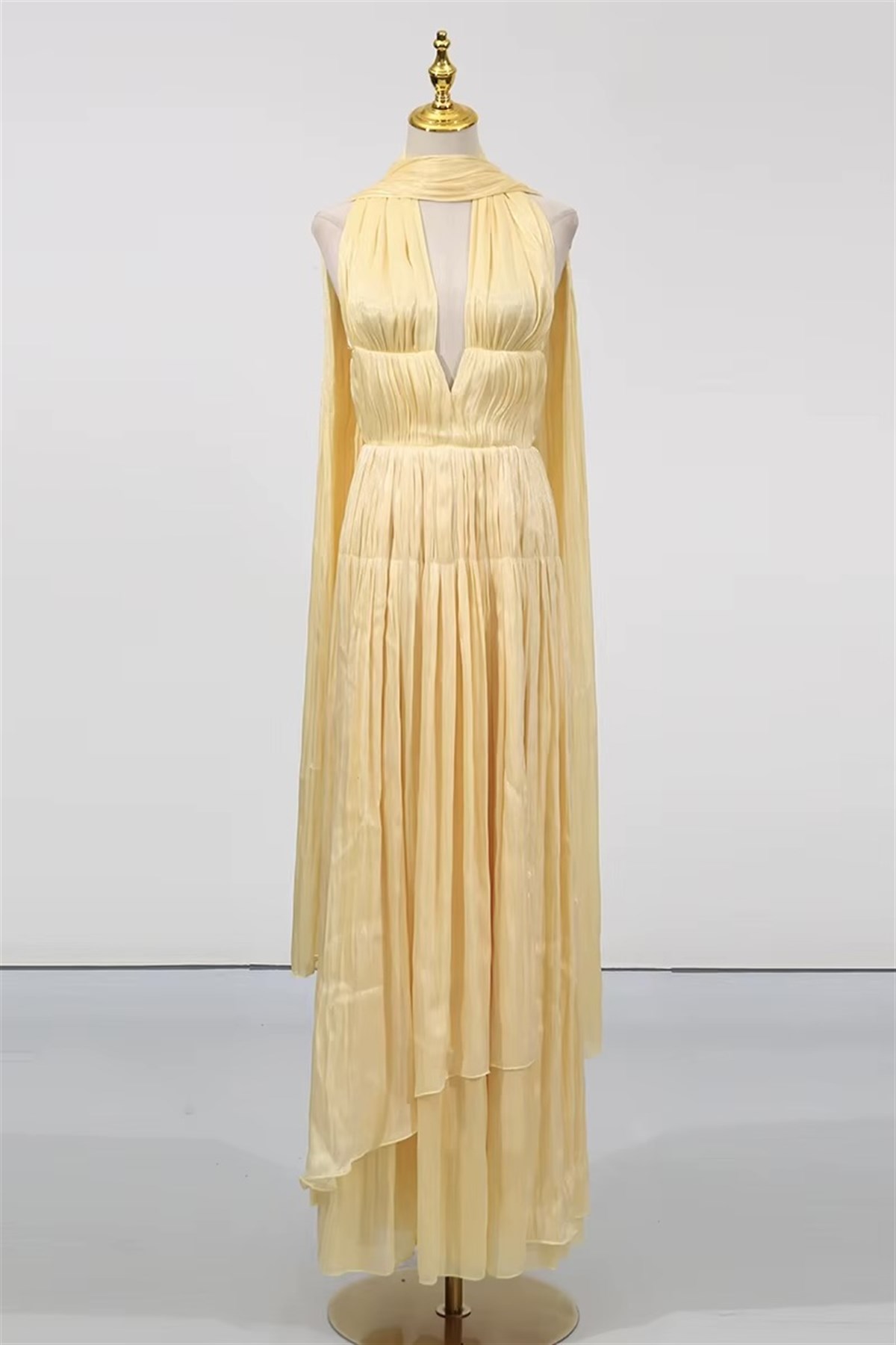 Şal Detaylı Derin Dekolteli Asimetrik Kesim Elbise - Sarı