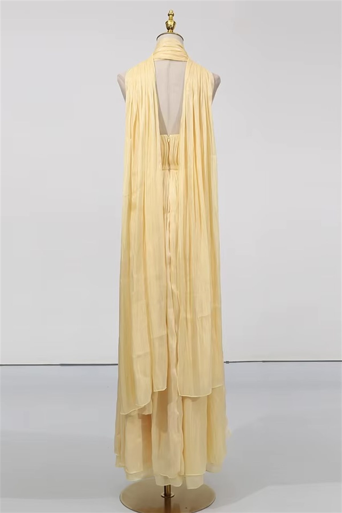 Şal Detaylı Derin Dekolteli Asimetrik Kesim Elbise - Sarı