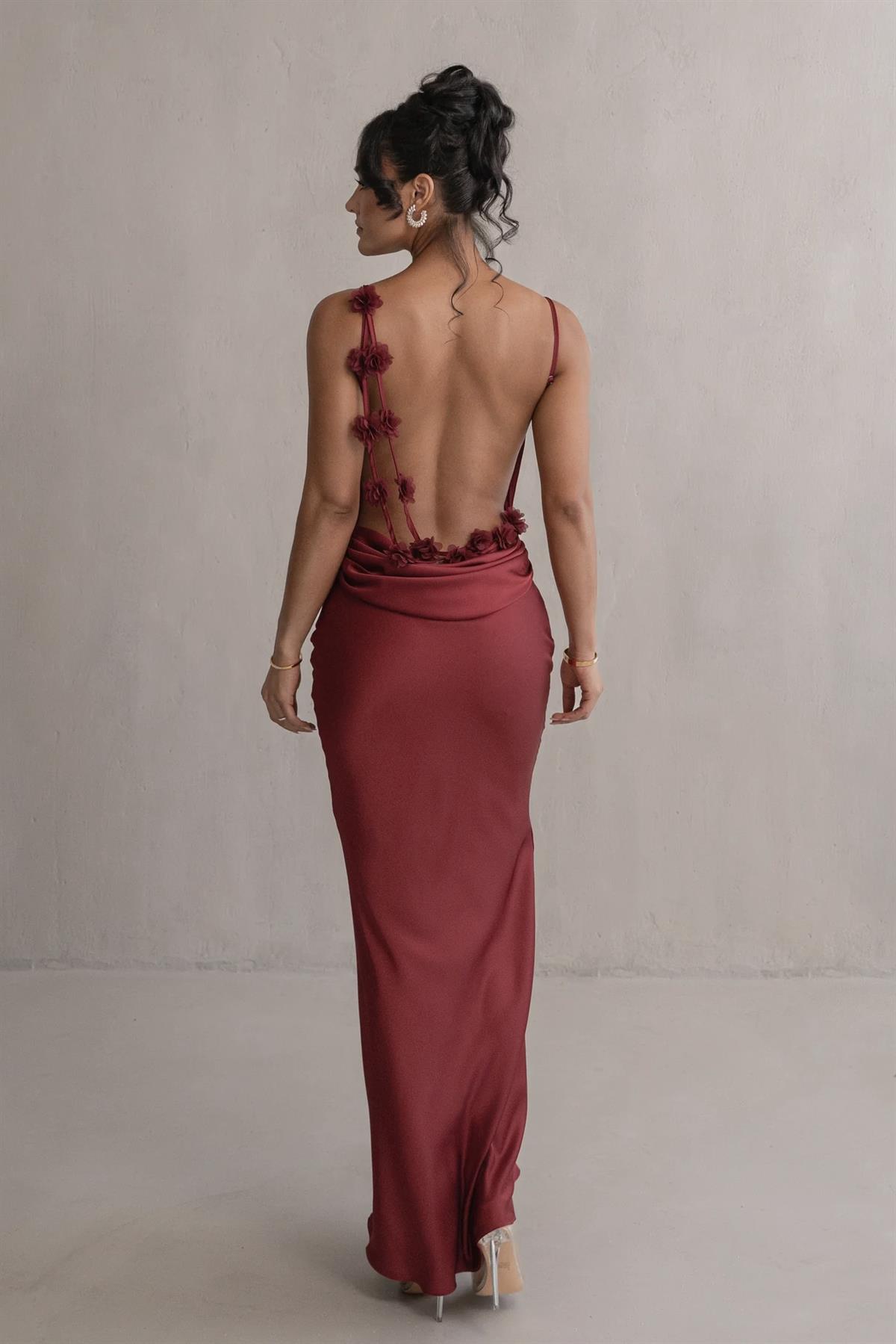 Şarap Rengi Aplike Saten Uzun Elbise