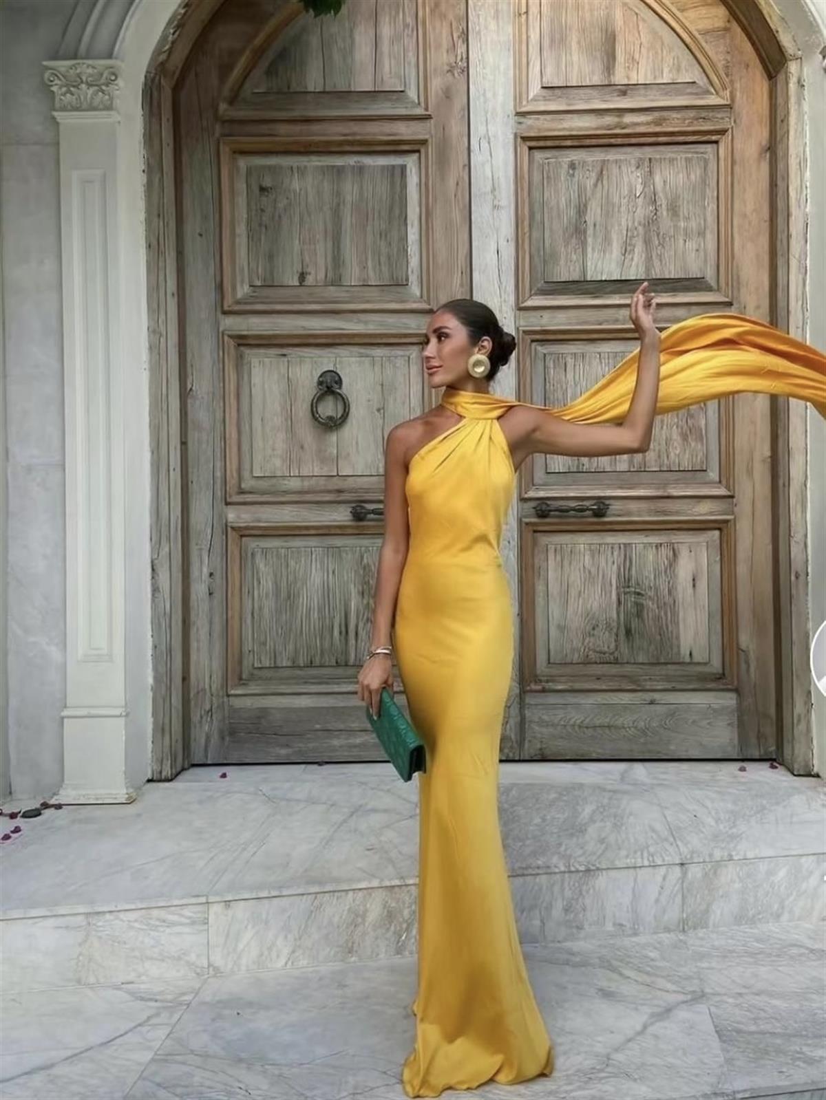 Sırt Dekolteli Şal Detaylı Saten Elbise - Sarı