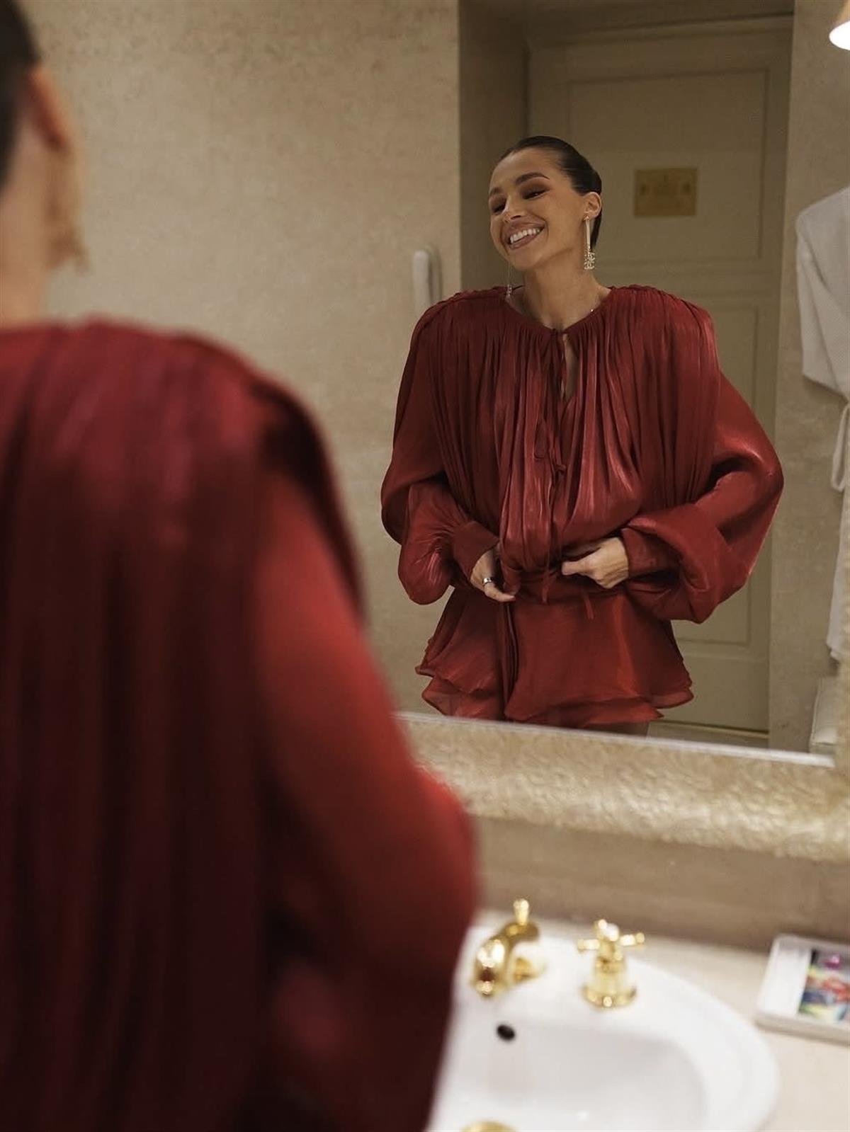 Saten Görünümlü Pliseli Bordo Mini Elbise