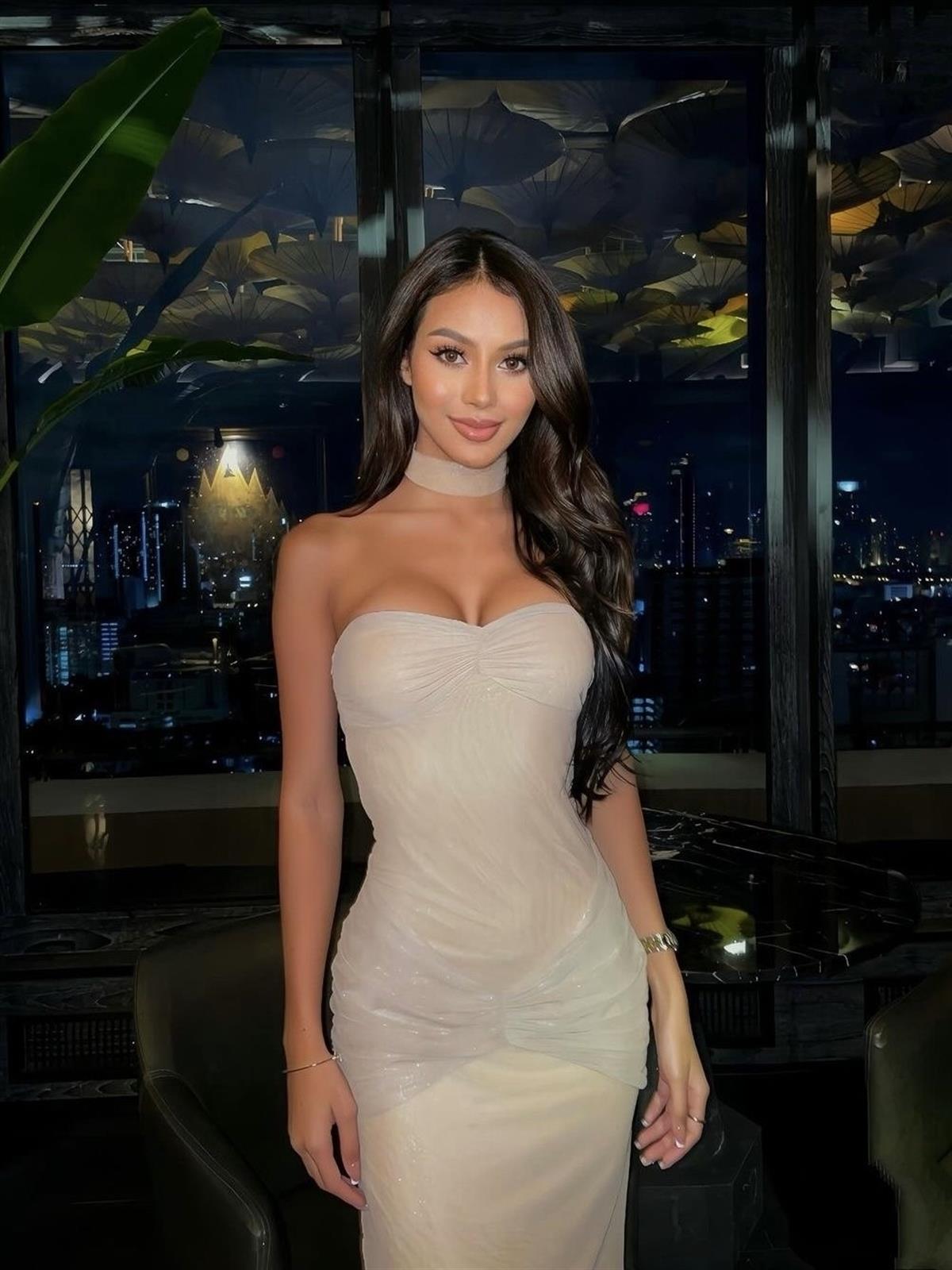 Simli Drape Detaylı Straplez Bej Elbise