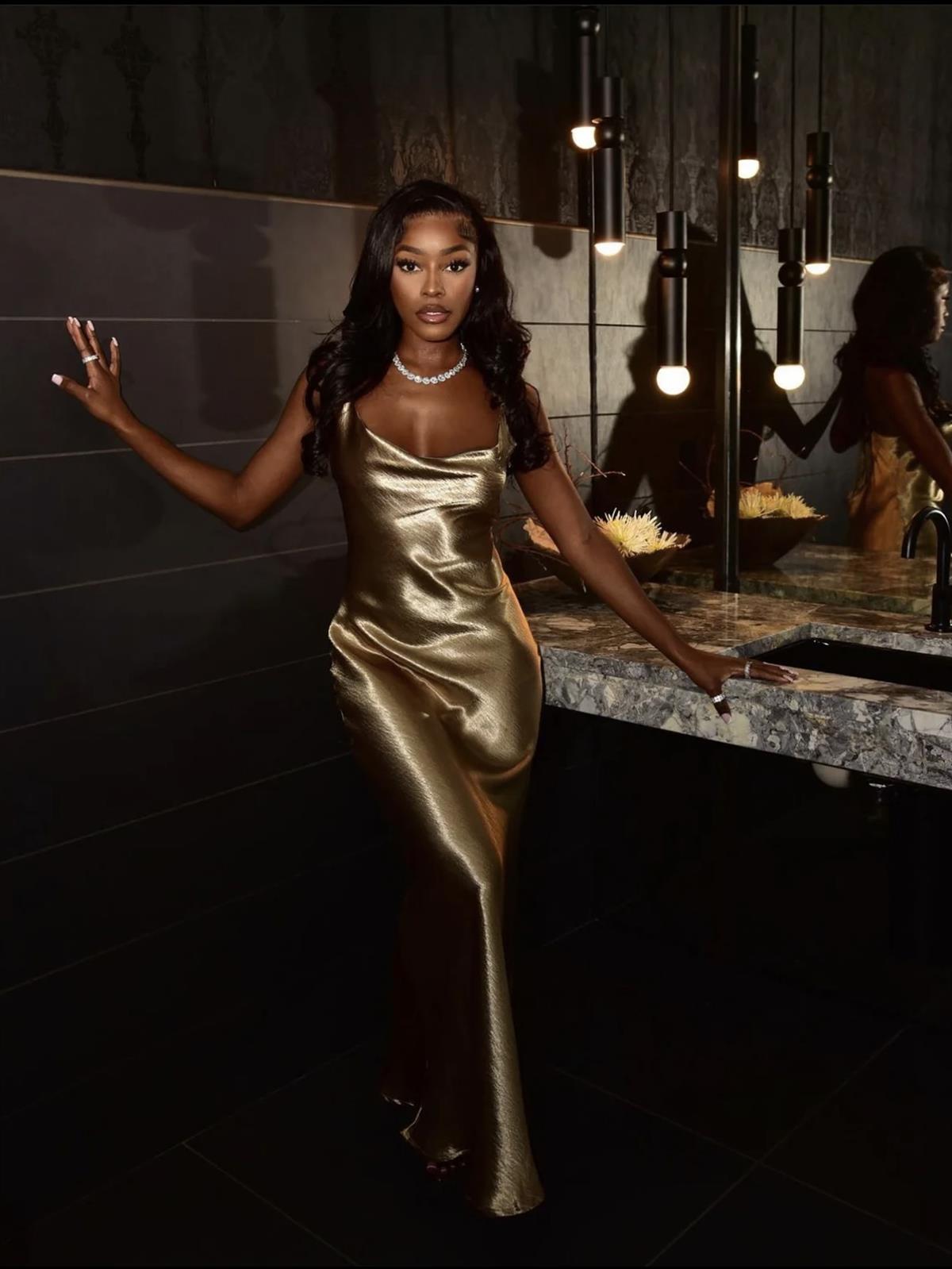 Sırt Dekolteli Gold Elbise