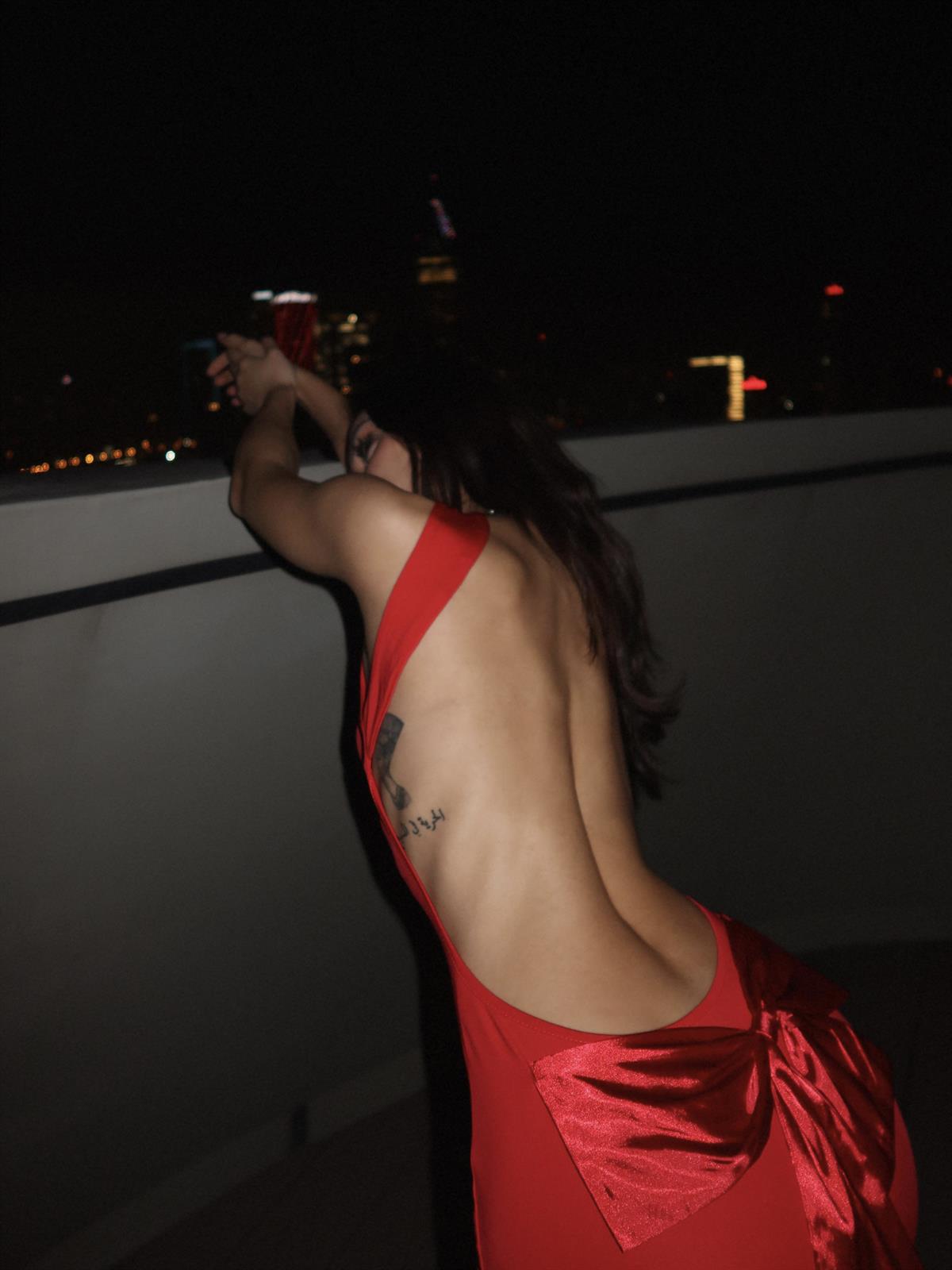 Sırt Dekolteli Kurdele Detaylı Uzun Elbise 