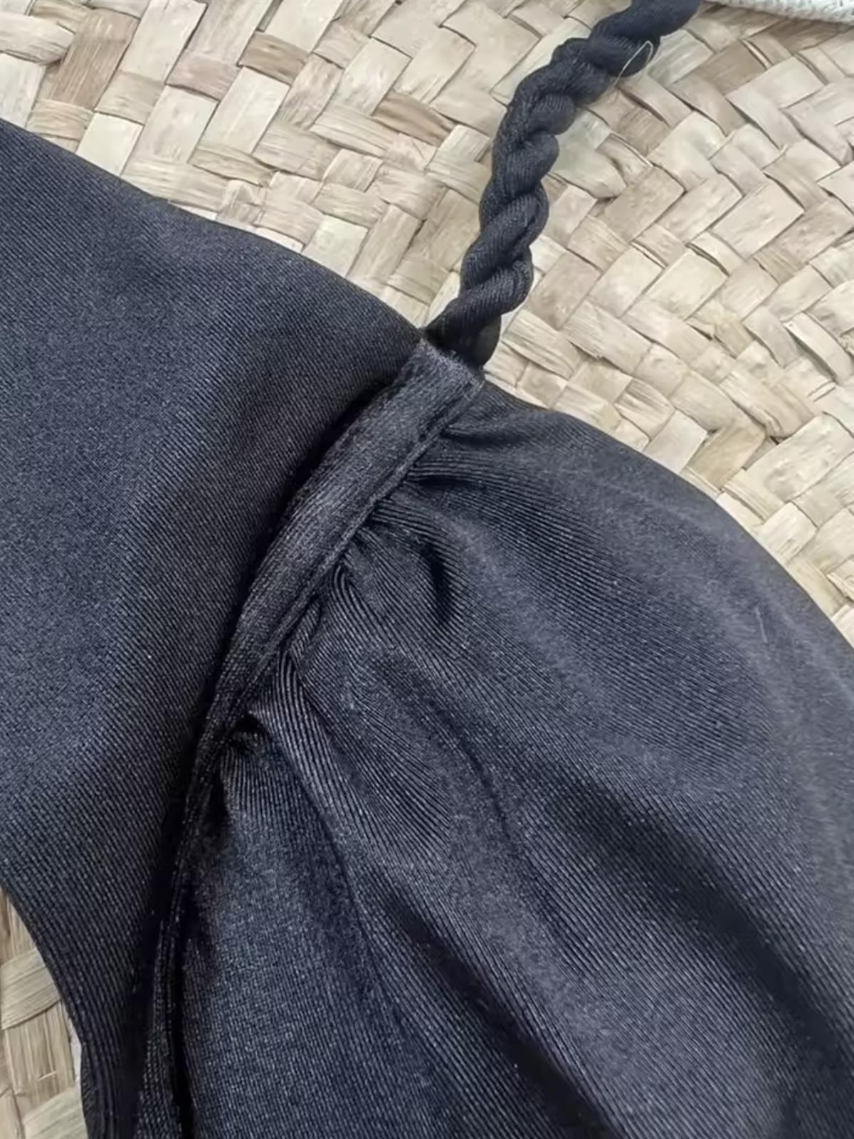 Siyah Burgu Askılı Bikini Takımı