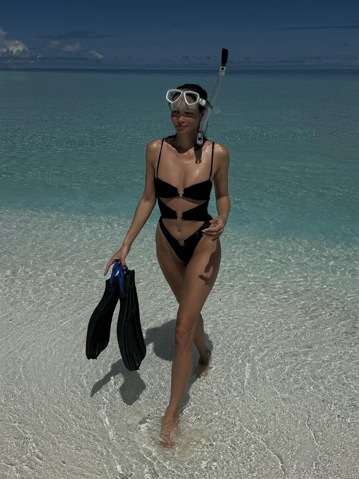 Siyah Halka Detaylı Mayo