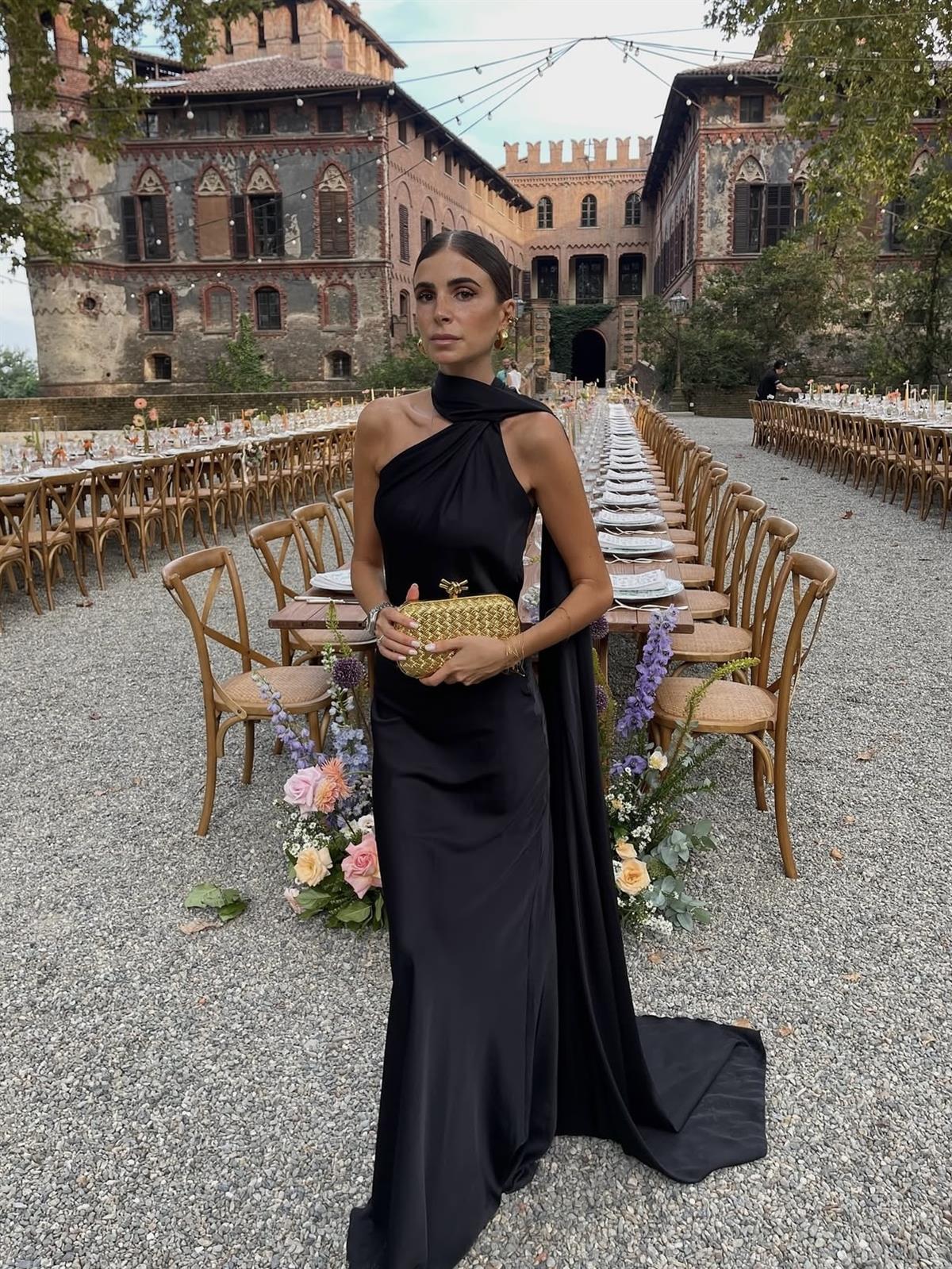 Siyah Sırt Dekolteli Şal Detaylı Saten Elbise