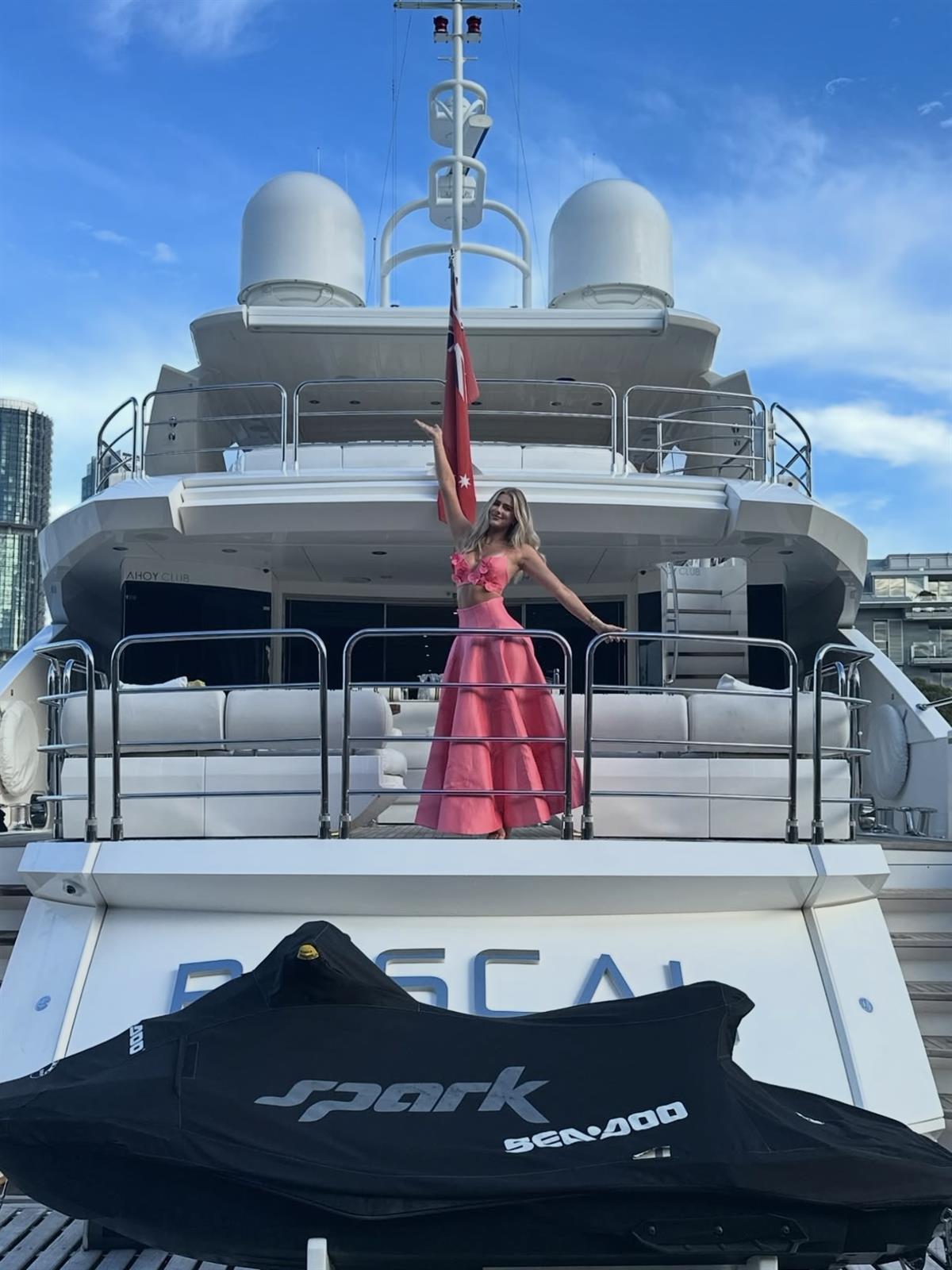 Üç Boyutlu Çiçek Detaylı Pembe Büstiyer Ve A - Kesim Uzun Etek Takımı