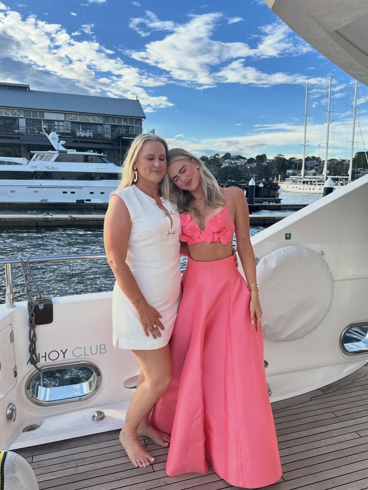 Üç Boyutlu Çiçek Detaylı Pembe Büstiyer Ve A - Kesim Uzun Etek Takımı