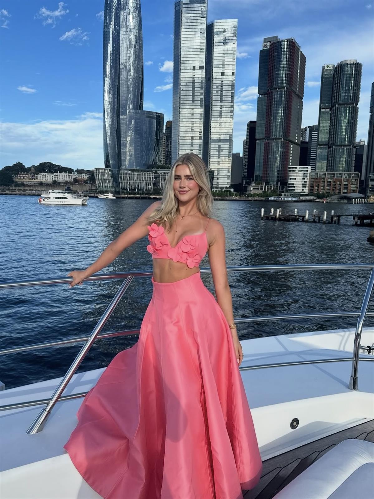 ÜÇ BOYUTLU ÇİÇEK DETAYLI PEMBE BÜSTİYER VE A - KESİM UZUN ETEK TAKIMI