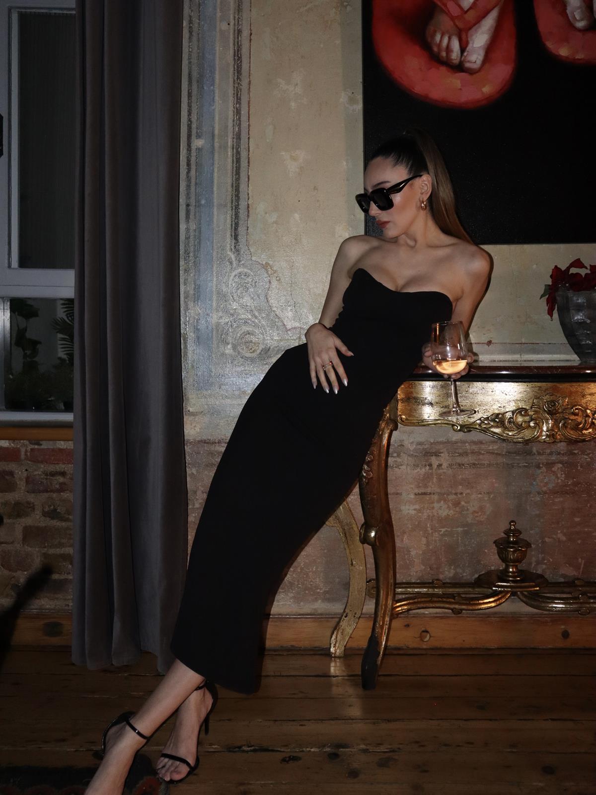 V Yaka Straplez Uzun Elbise