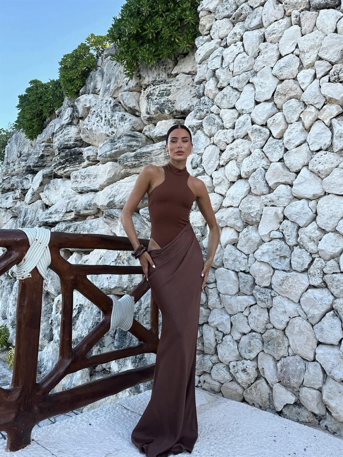 Yüksek Yaka Saten Drapeli Elbise