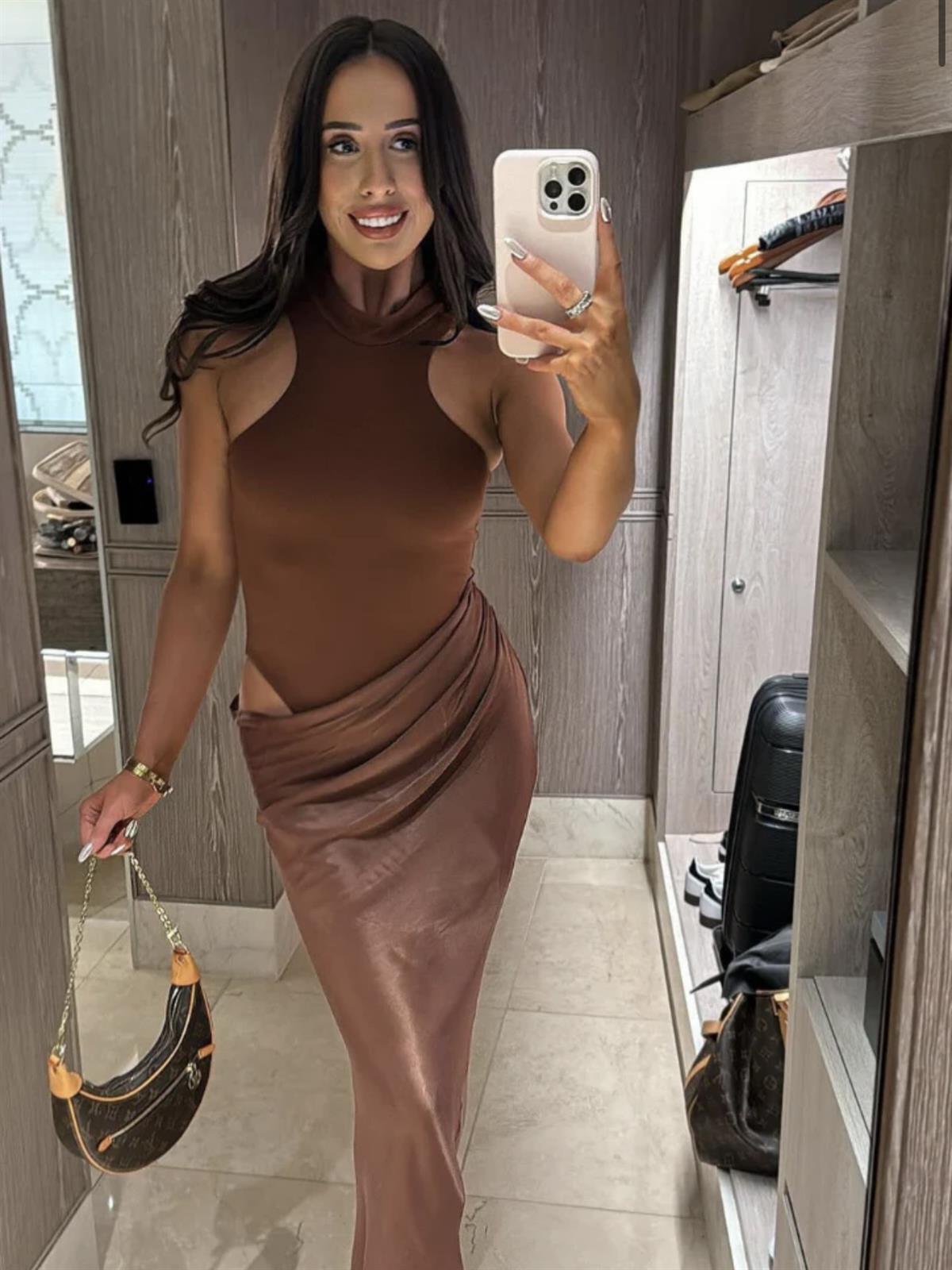 Yüksek Yaka Saten Drapeli Elbise