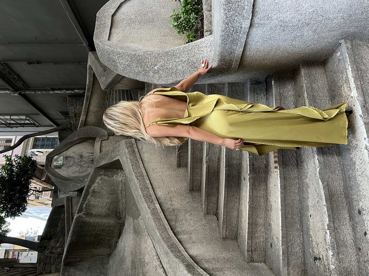 Zeytin Yeşili Sırt Dekolteli Elbise