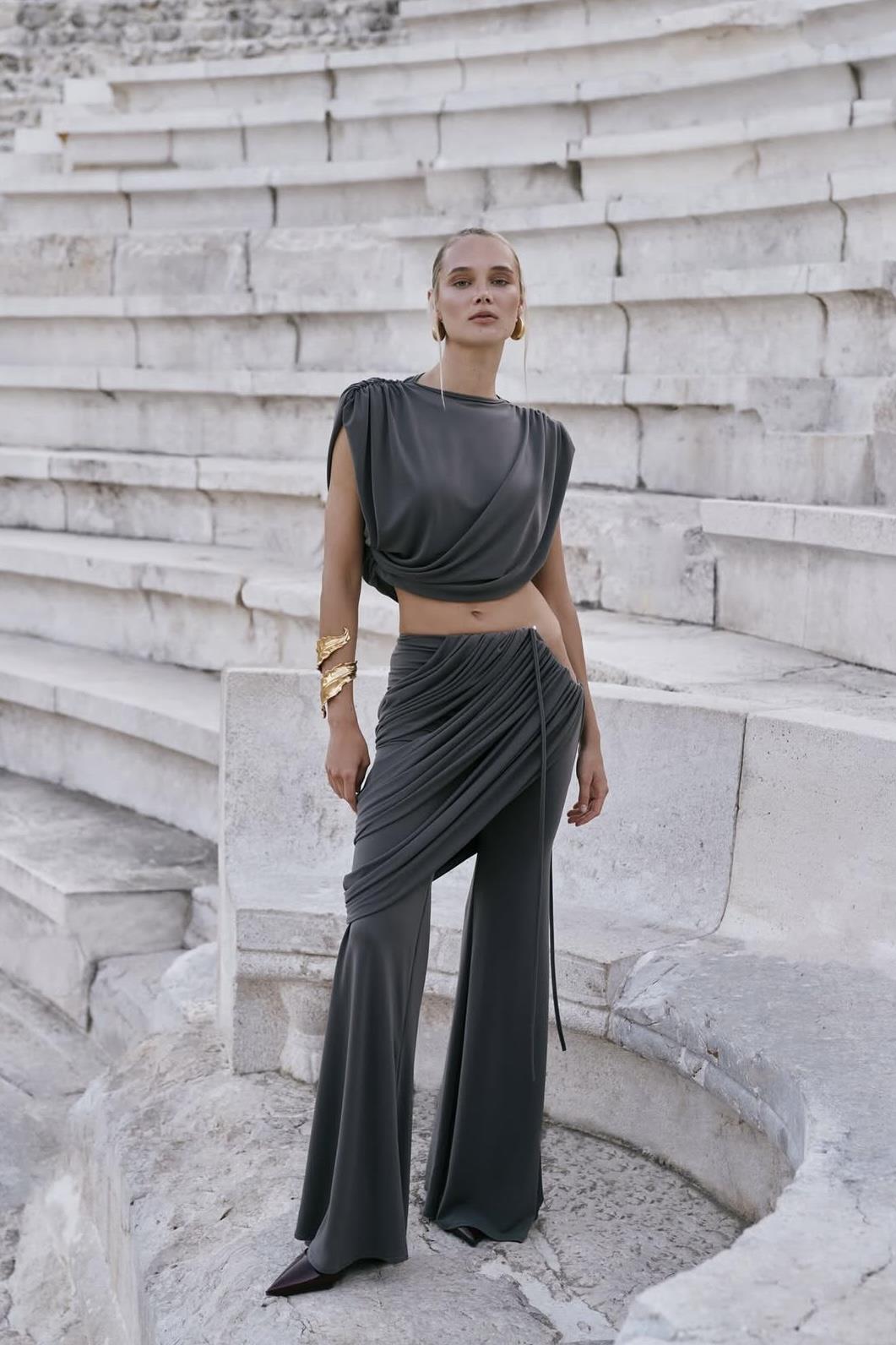 Asimetrik Drapeli Cut-Out Takım