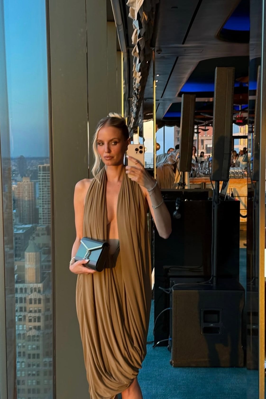 Asimetrik Kesim Drapeli Midi Elbise