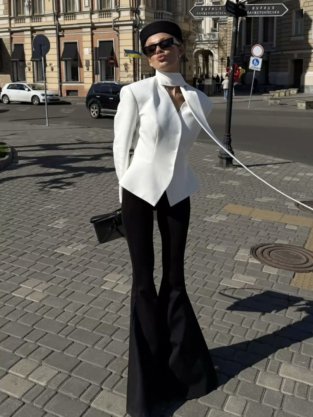 Belden Oturan Fular Detaylı Blazer Ceket