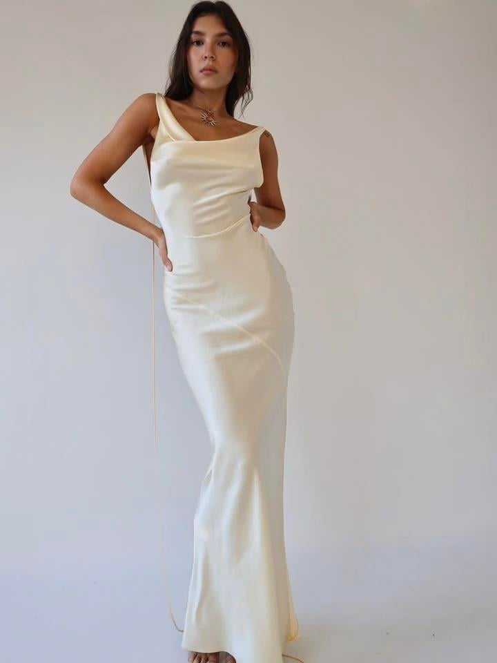 EKRU SATEN SIRT DEKOLTELİ ELBİSE