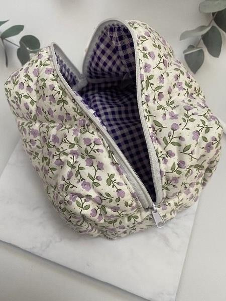MOR ÇİÇEK DESENLİ KÜÇÜK BOY MAKYAJ ÇANTASI