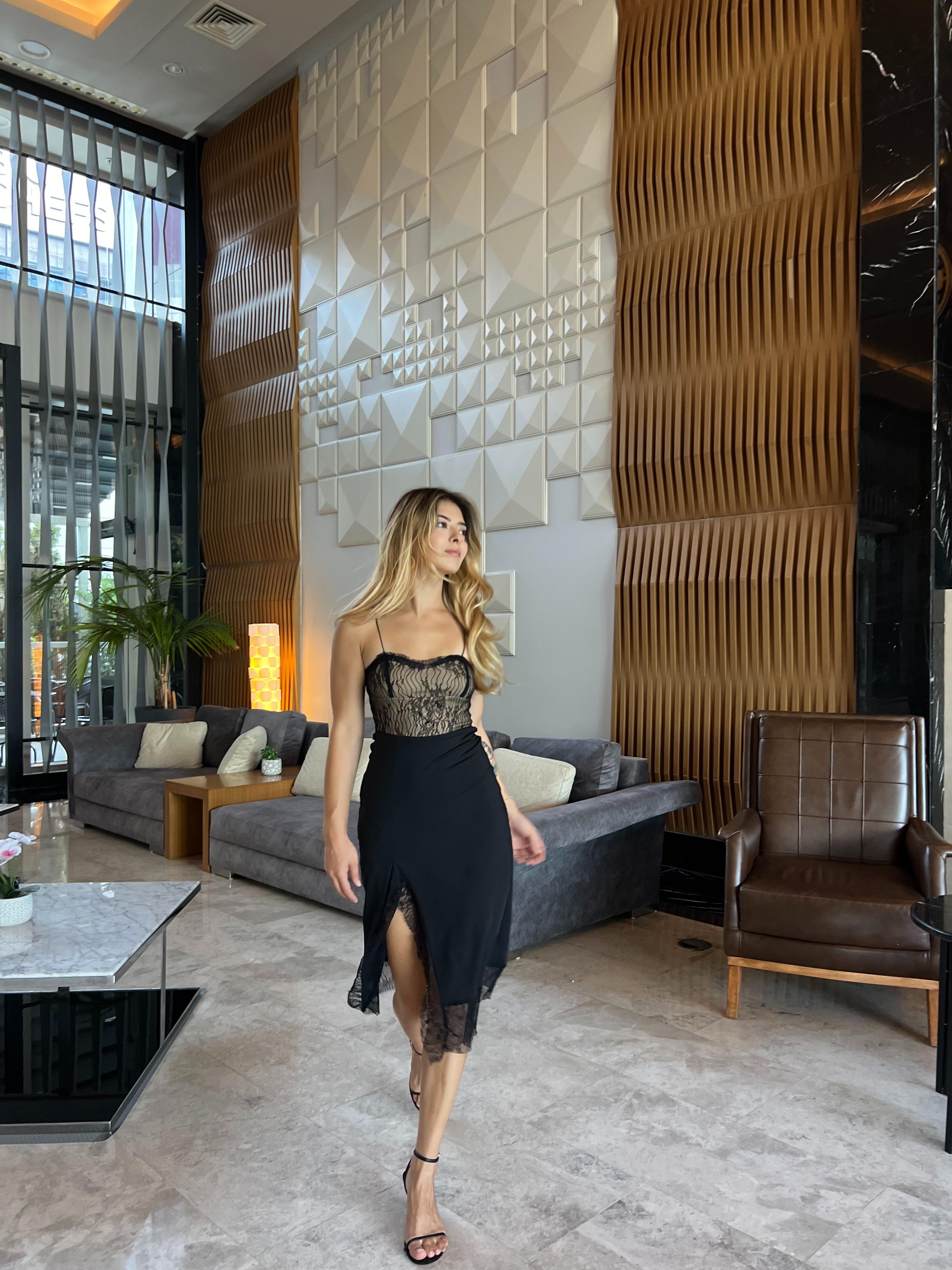 SALARA DANTEL DETAYLI MİDİ ELBİSE