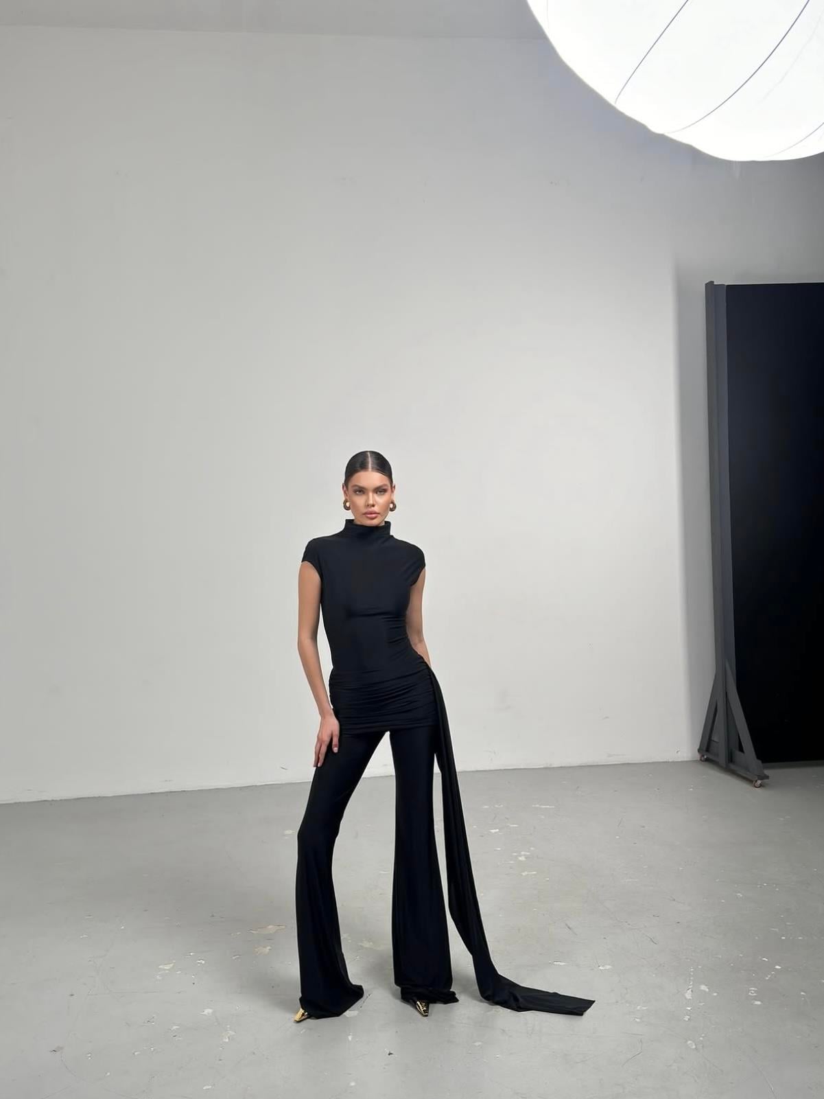 SİYAH DRAPE VE ETEK DETAYLI TULUM