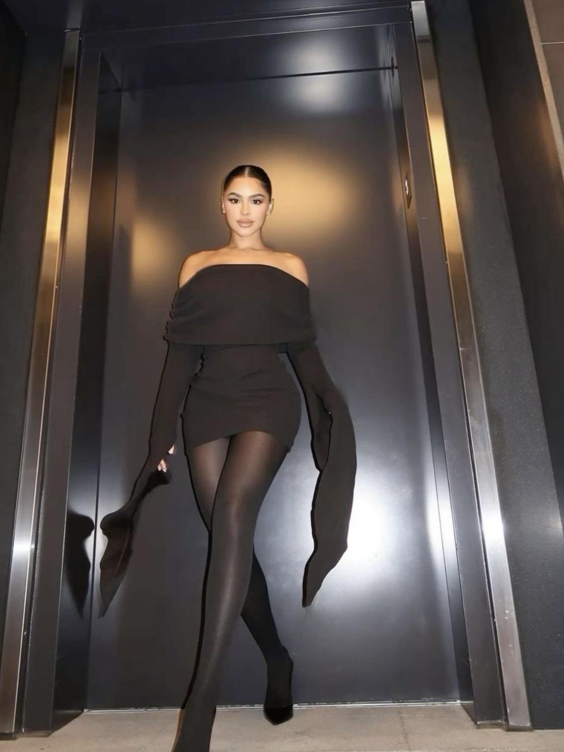 SİYAH UZUN KOL DETAYLI MİNİ ELBİSE