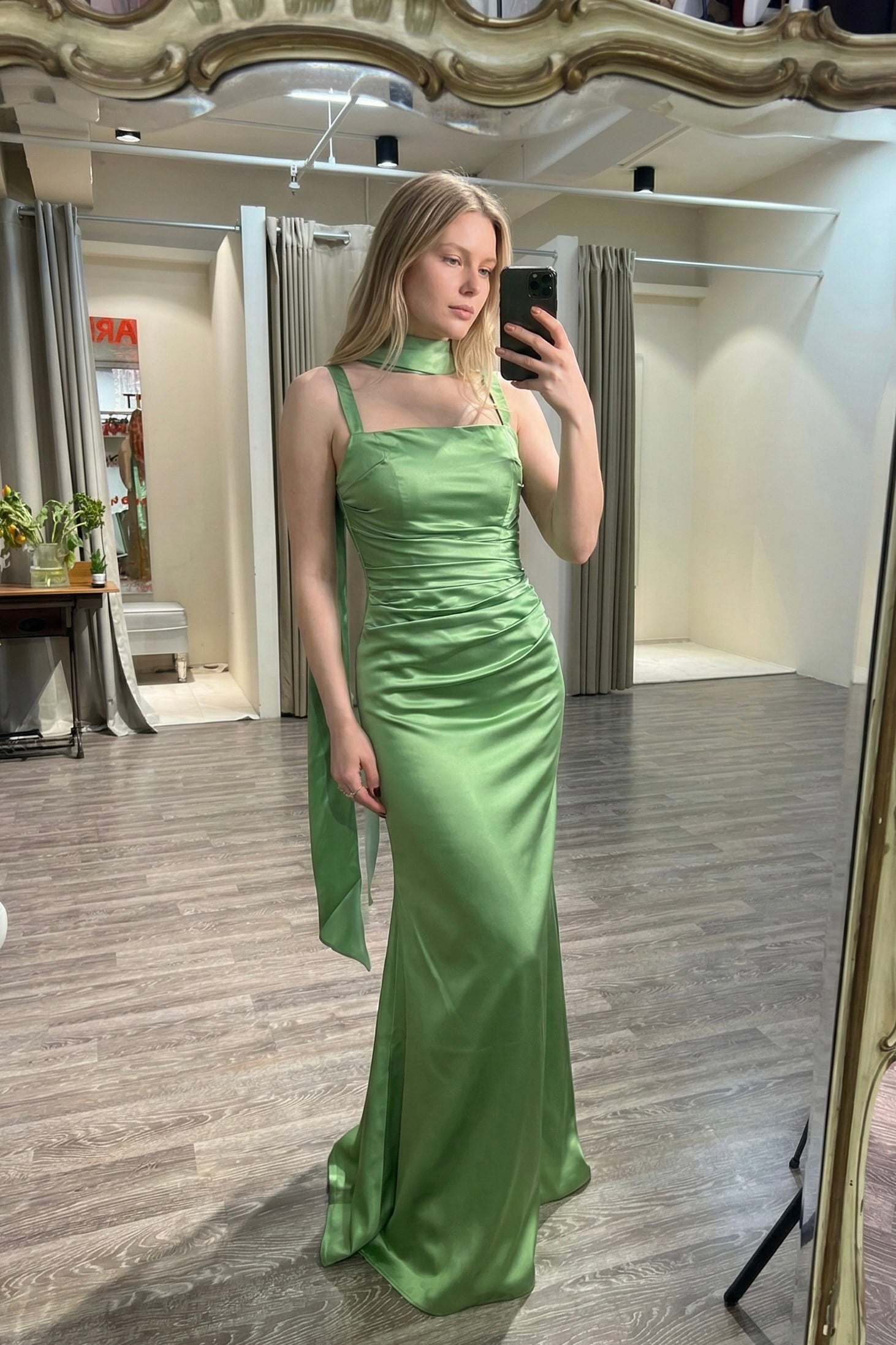 Yeşil Drapeli Şal Detaylı Uzun Elbise