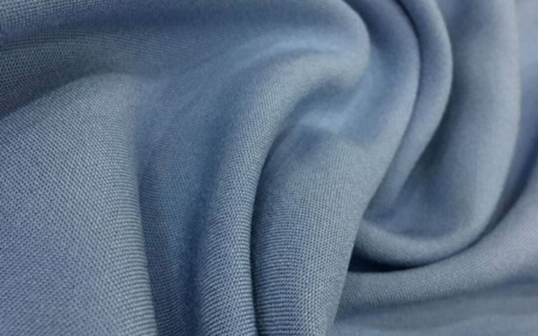 Viskoz Kumaş Nedir ve Nerelerde Kullanılır? Özellikleri ve Stil Önerileri