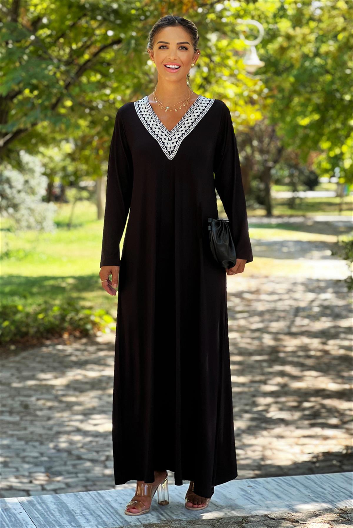 Siyah V Yaka Yakası Nakışlı Uzun Kol Hürrem Elbise