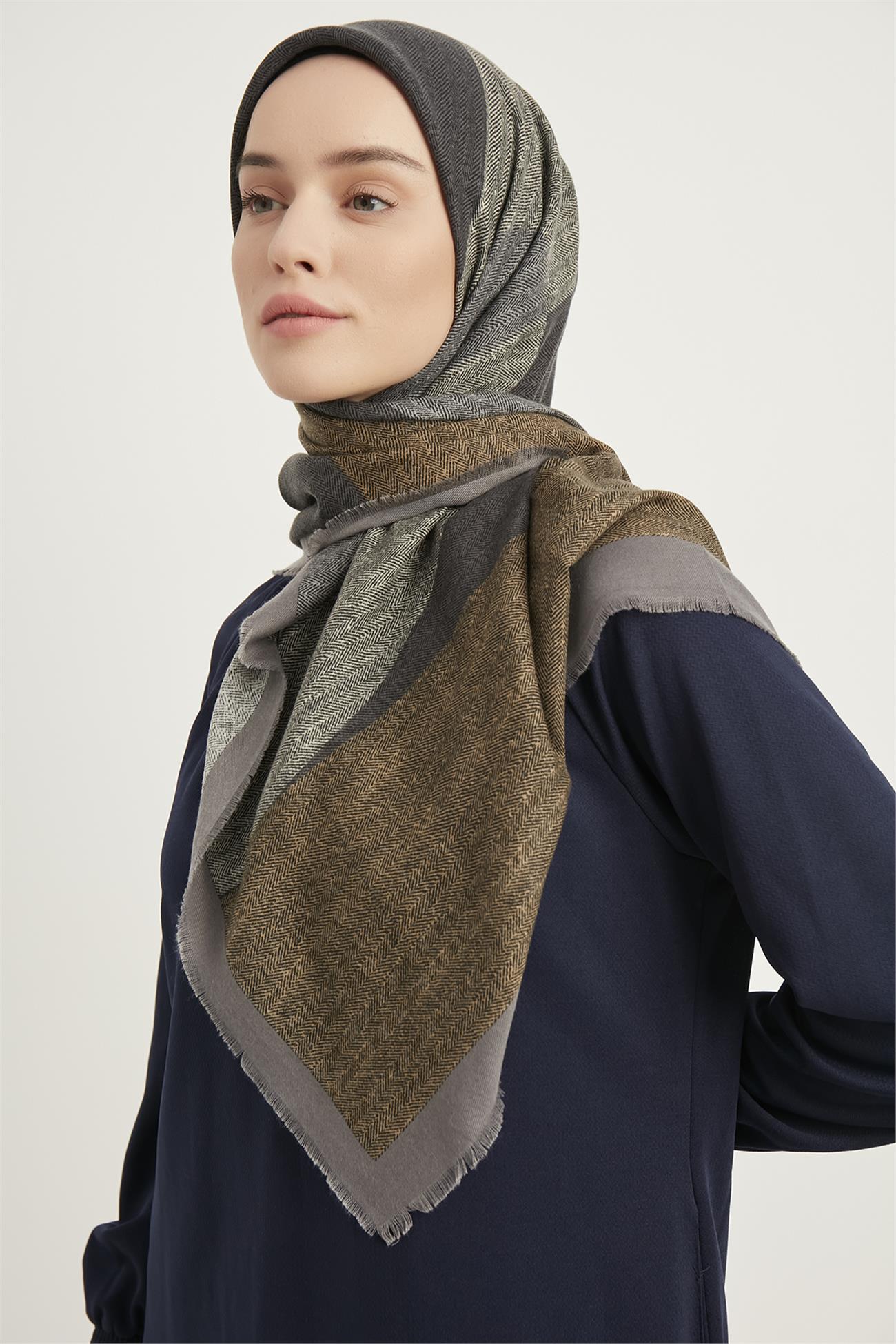 Karaca Yün Eşarp -  GRİ/GOLD