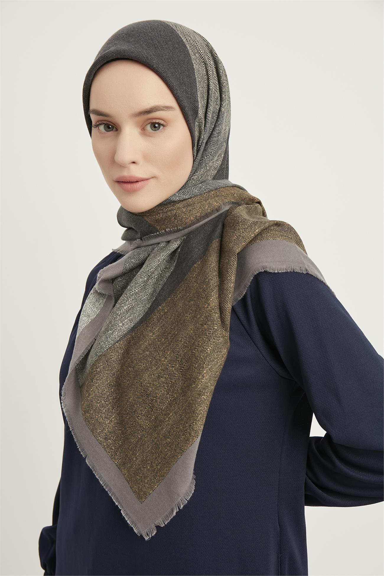Karaca Yün Eşarp -  GRİ/GOLD