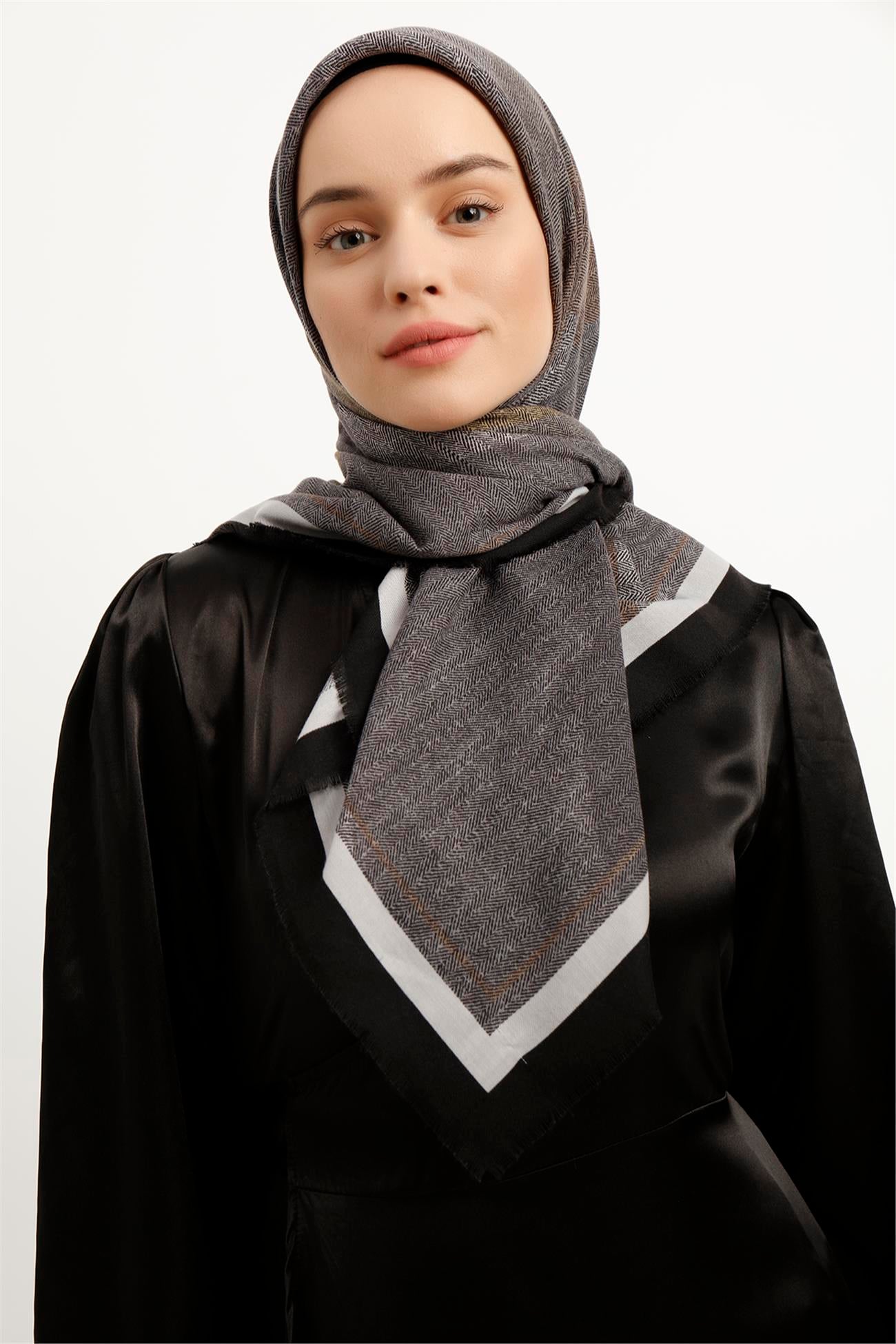 Karaca Yün Eşarp -  SİYAH/BEYAZ