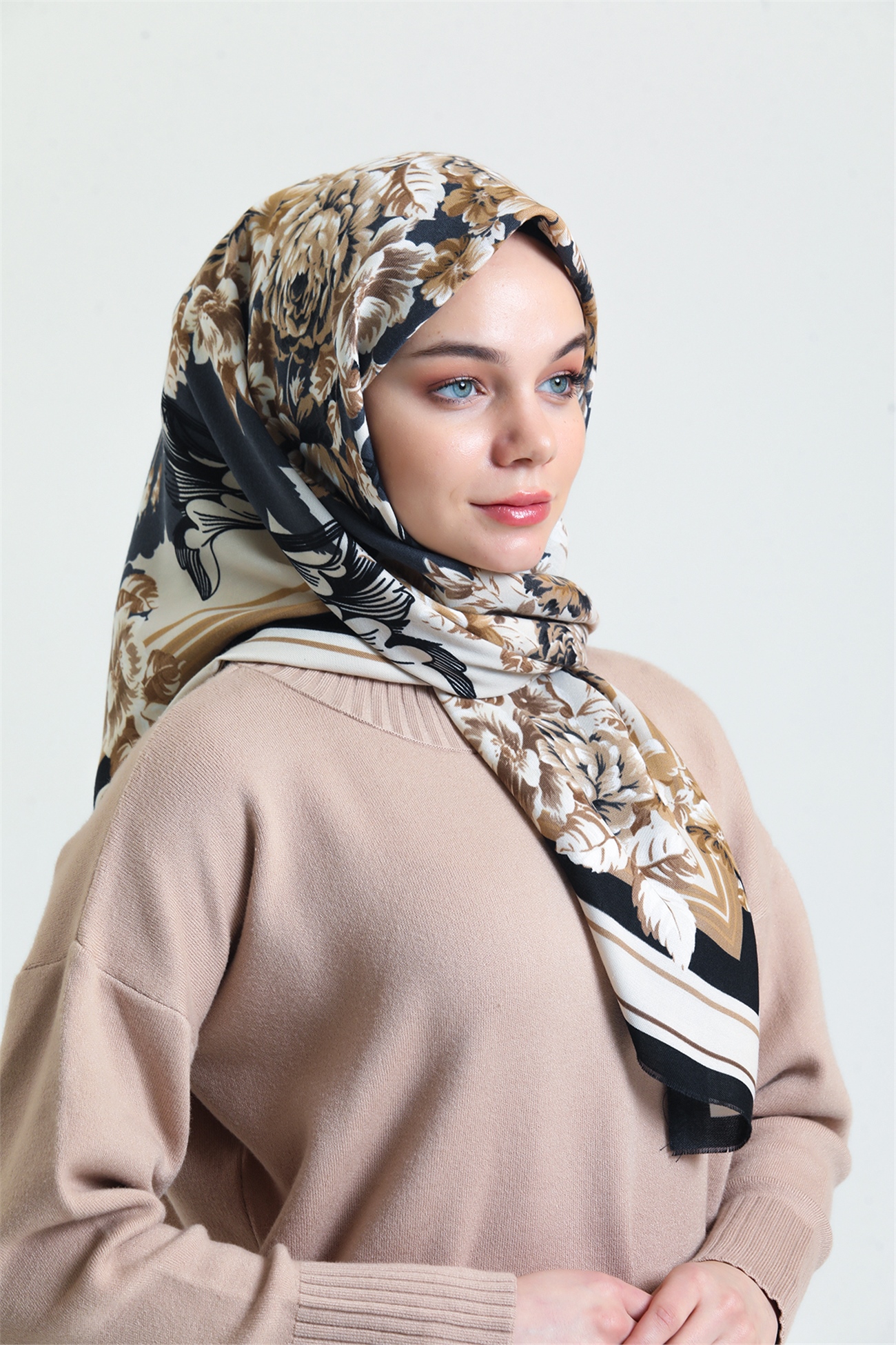 Karaca Yün Eşarp -  SİYAH/GOLD