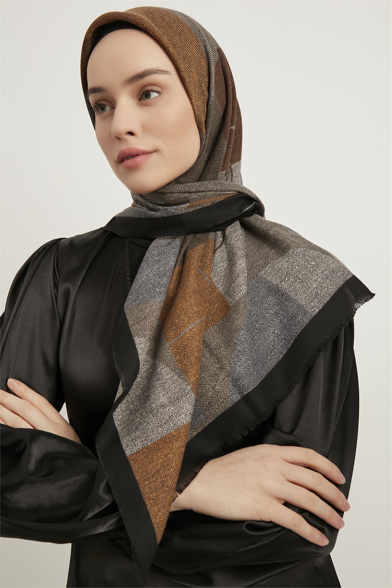 Karaca Yün Eşarp -  SİYAH/KAHVE