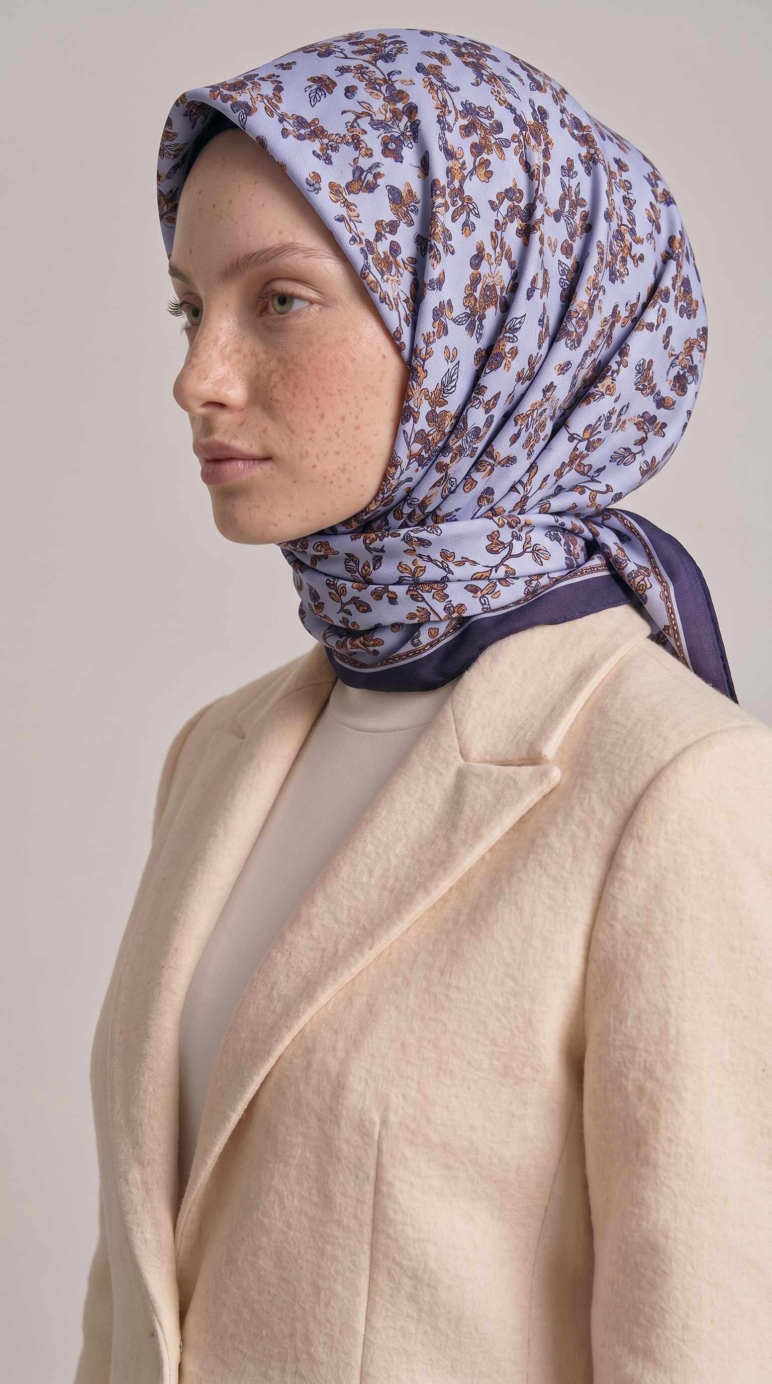 Karaca EşarpRAYON EŞARPLİLYA DESENLİ ÇİÇEK DESENLİ İPEK ŞİFON EŞARP - LACİVERT / BUZ MAVİSİ