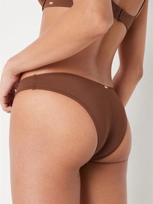 Önü V Derin Bacak Kesim Bikini Altı