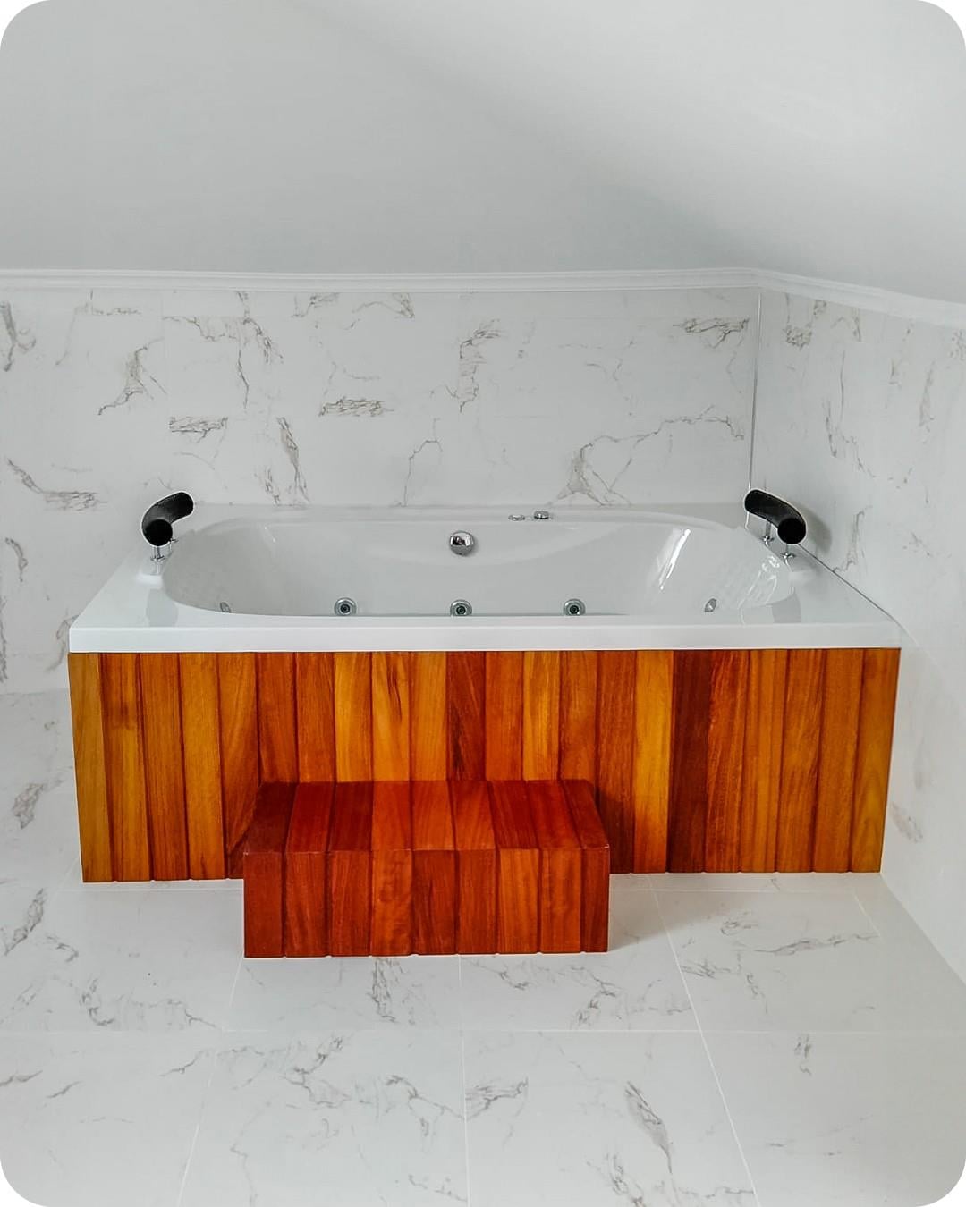 185x110 İroko Ahşap Panelli 2 Kişilik Jakuzi