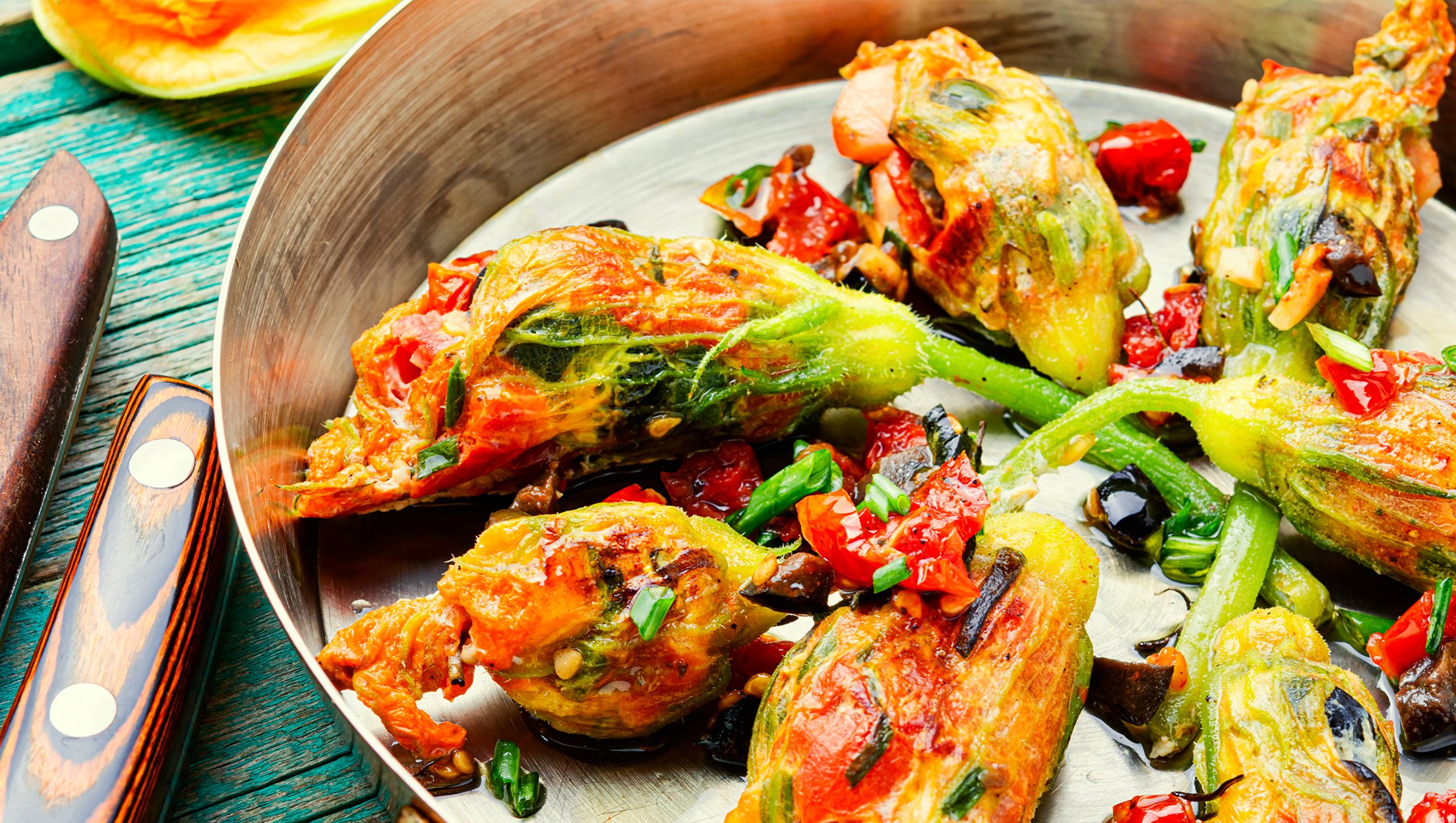 ZEYTİNYAĞLI KABAK ÇİÇEĞİ DOLMASI