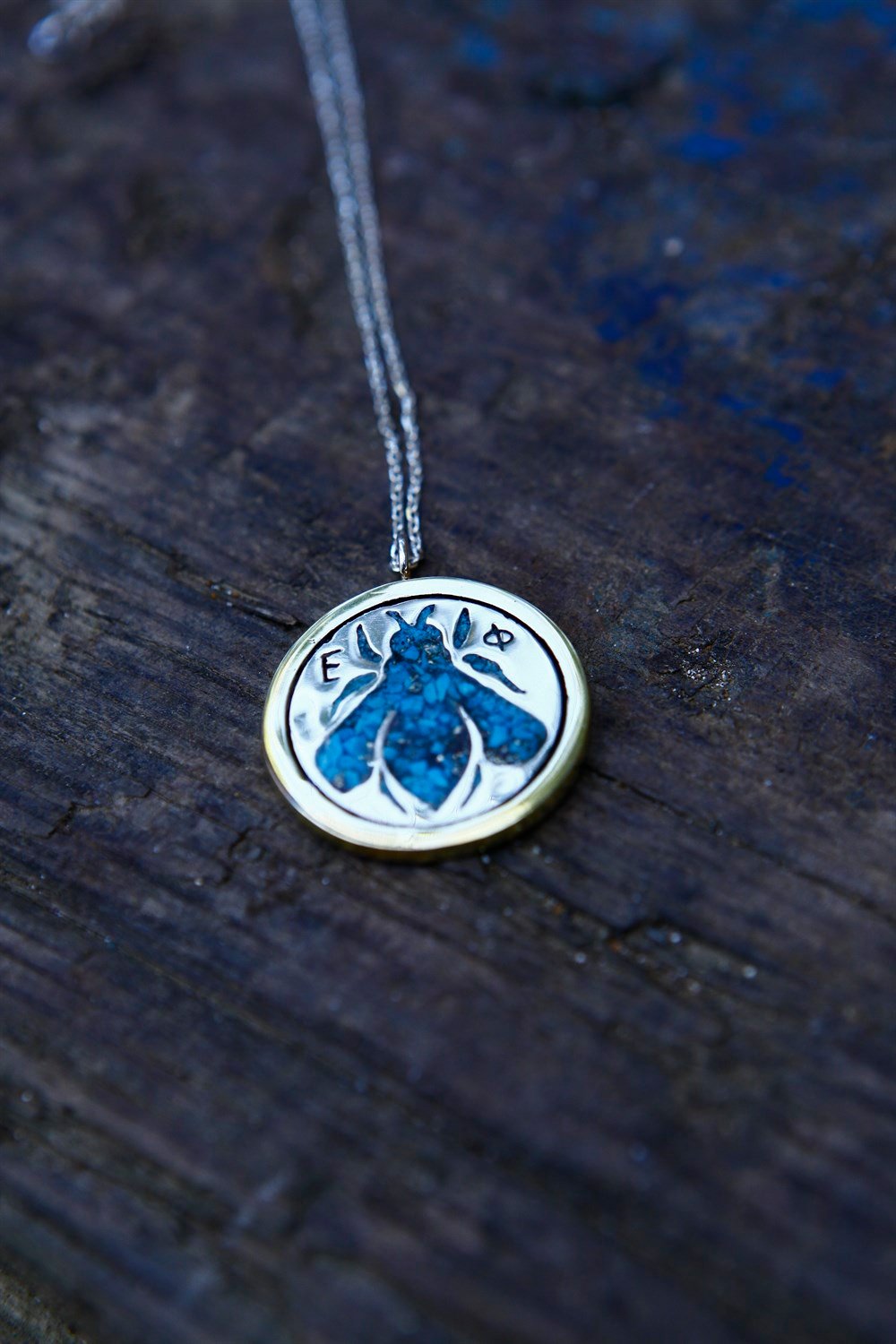 KRALİÇE ARI BÜYÜK ZİNCİRLİ KOLYE